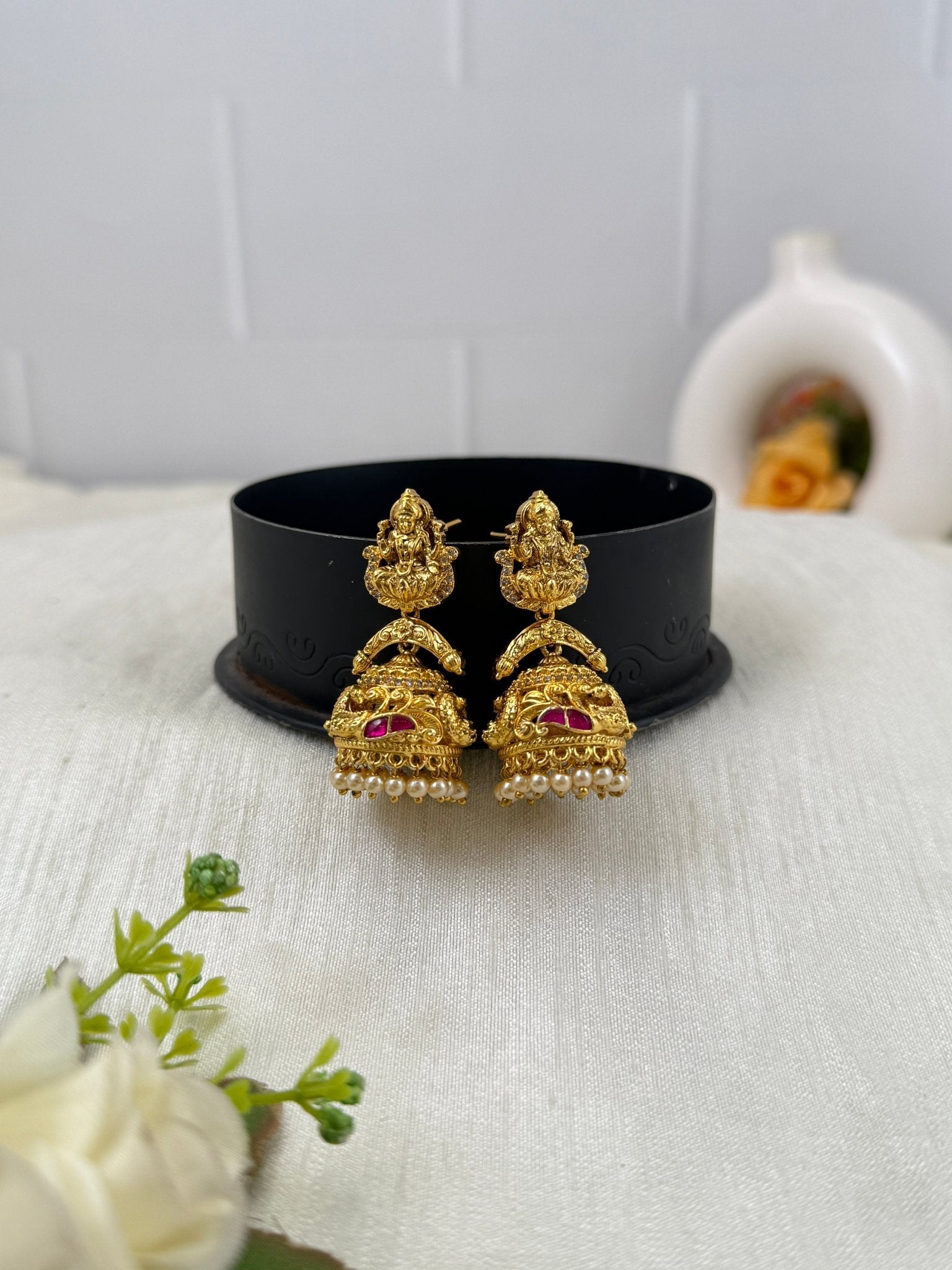 Luxurious Antique Jhumka Earrings 0799 - Mahilas