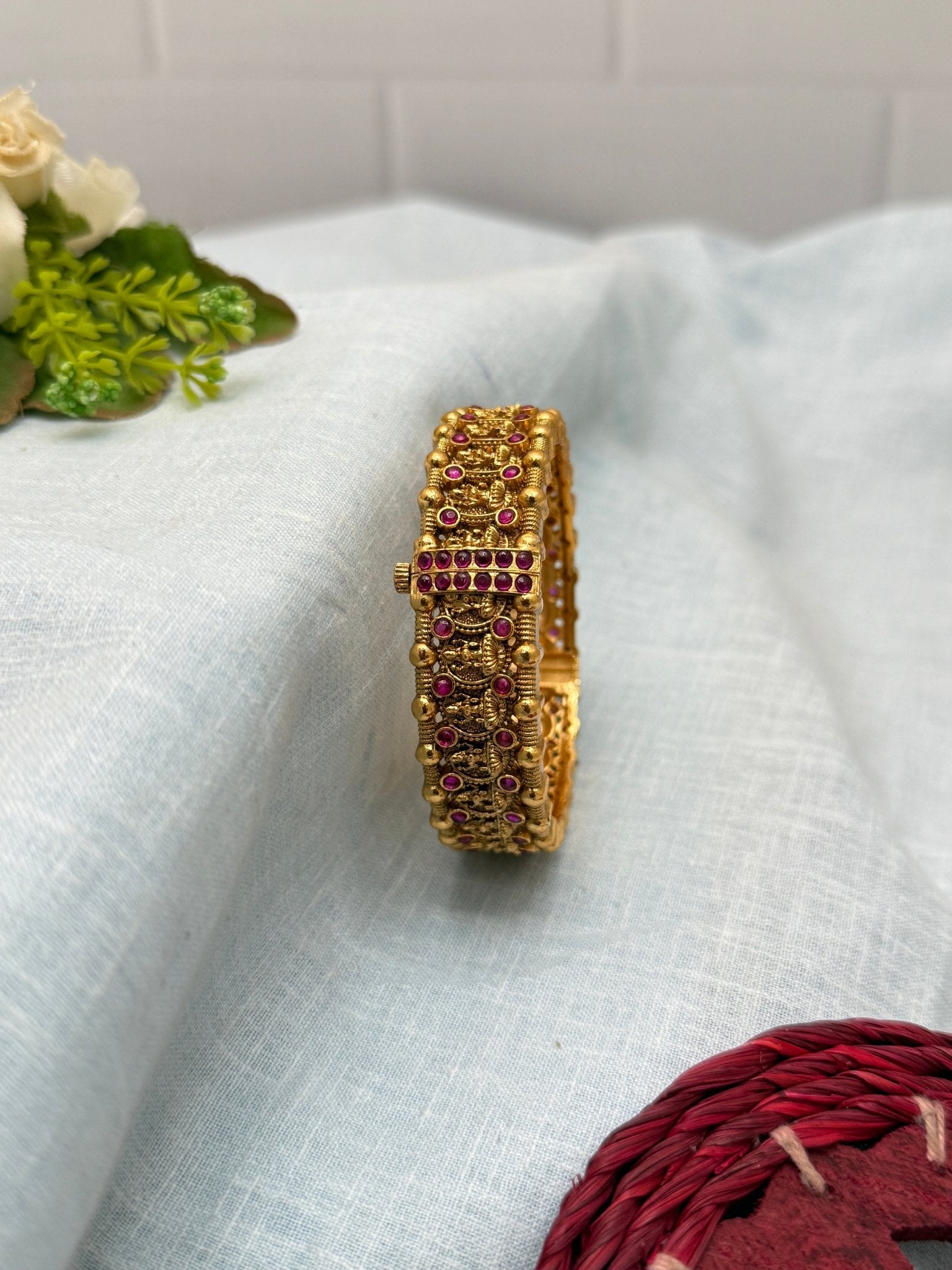 Luxurious Antique Kada Bangle 6983 - Mahilas