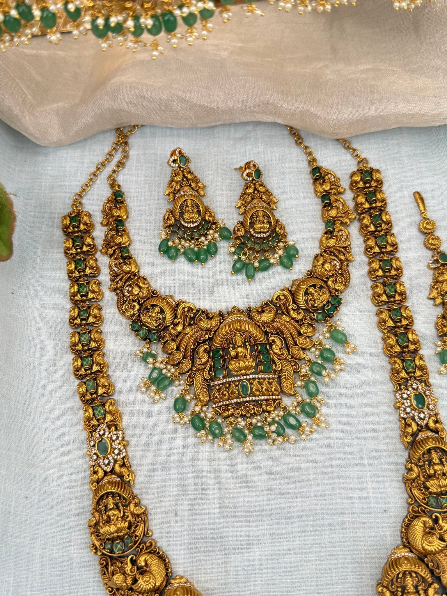 Luxurious Antique Lakshmi Bridal Necklace Set 0425 - Mahilas