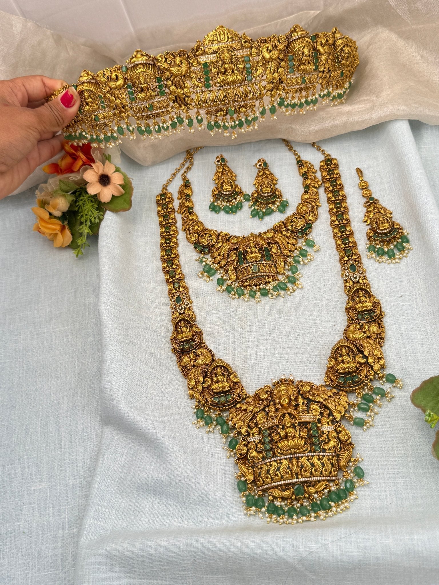 Luxurious Antique Lakshmi Bridal Necklace Set 0425 - Mahilas
