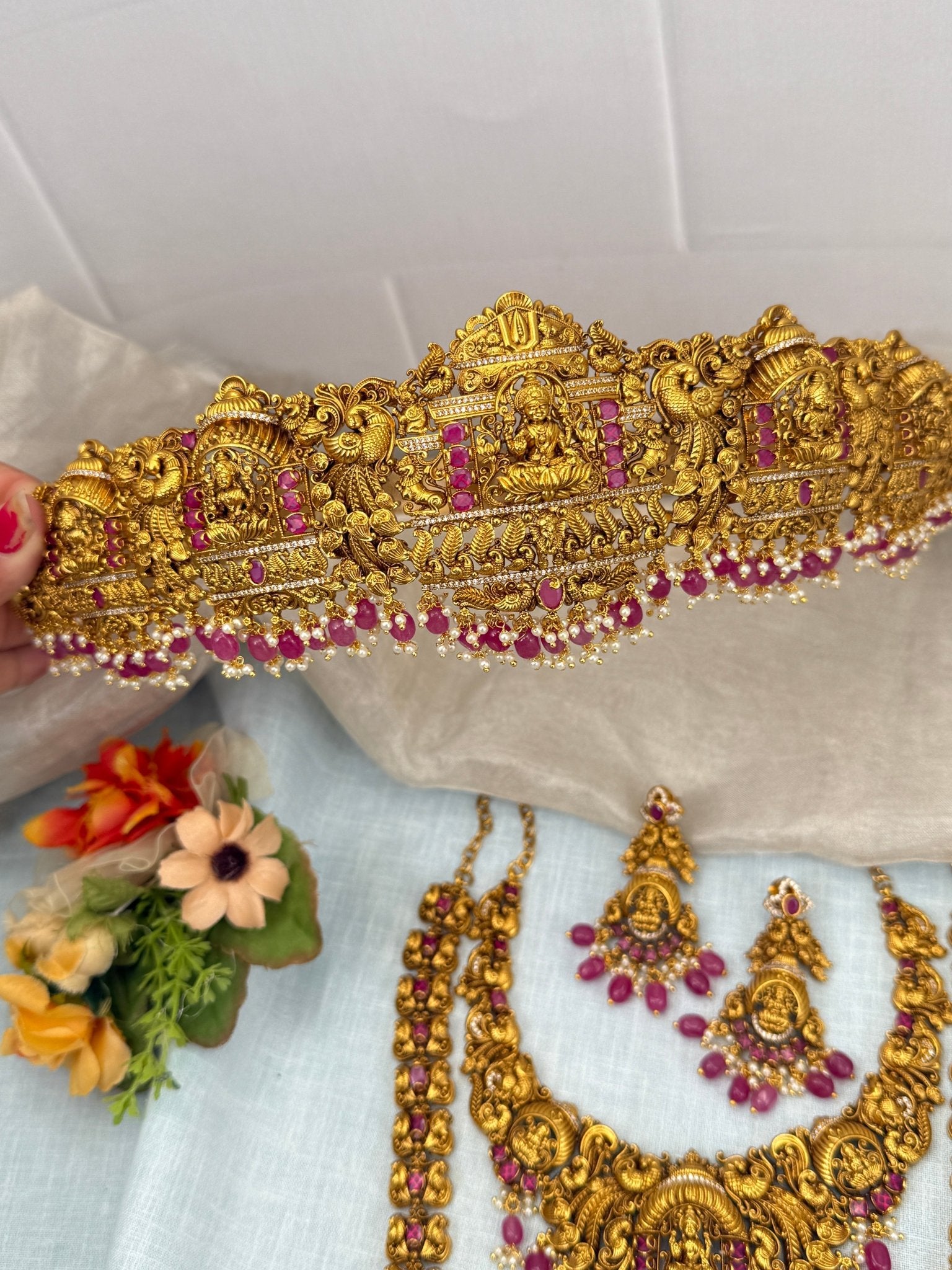 Luxurious Antique Lakshmi Bridal Necklace Set 0426 - Mahilas