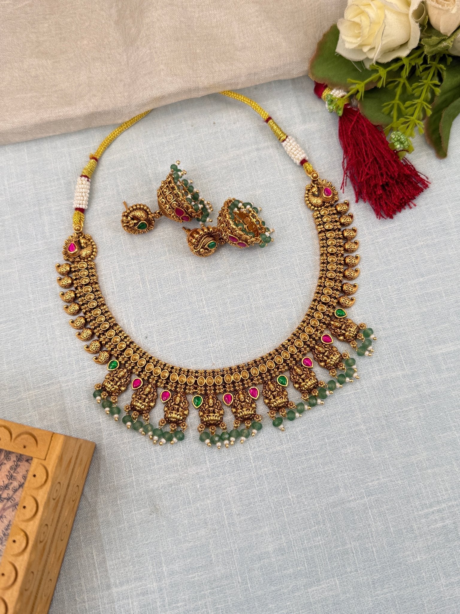 Luxurious Antique Lakshmi Choker Necklace Set 0547 - Mahilas