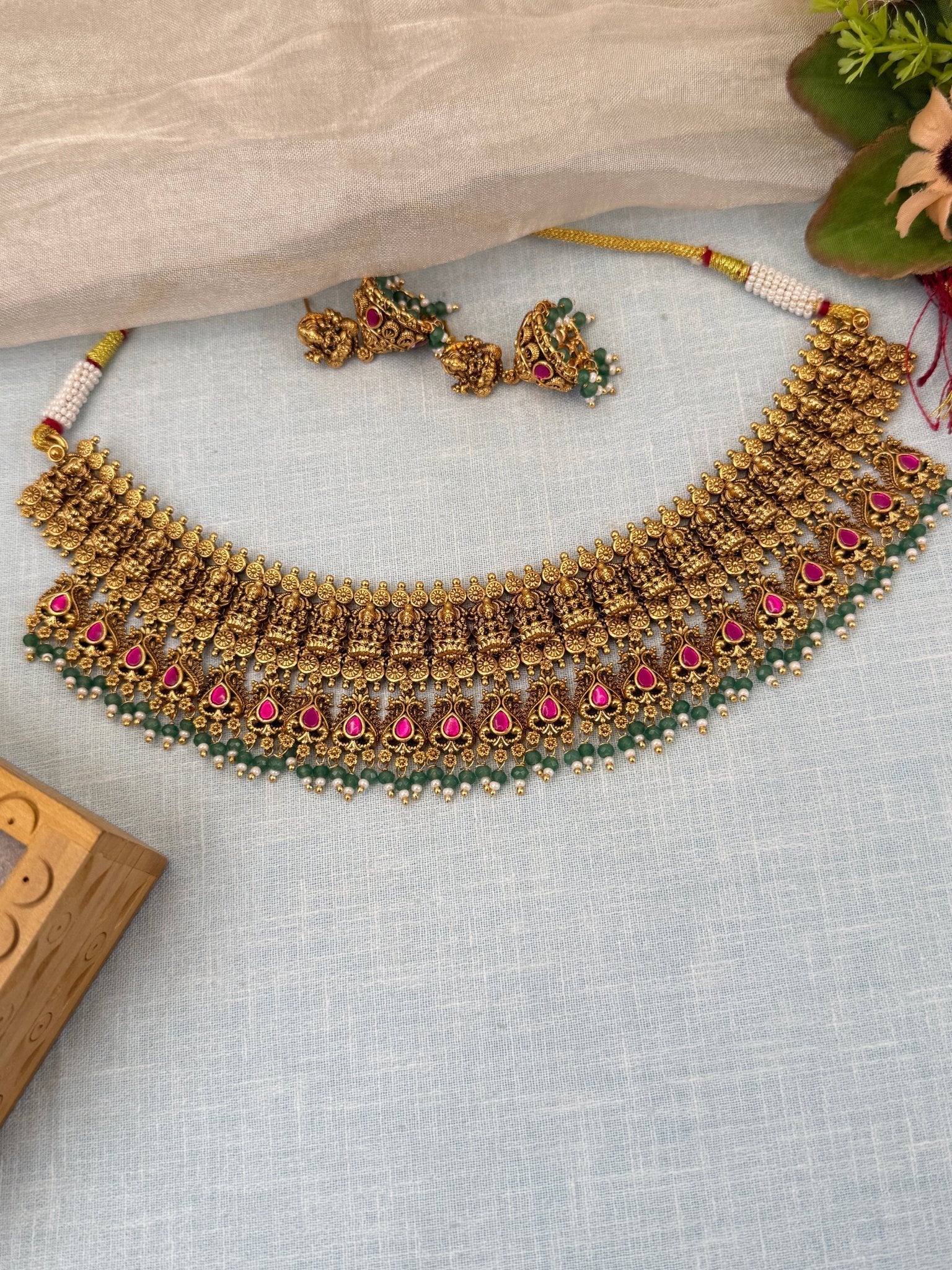 Luxurious Antique Lakshmi Choker Necklace Set 0548 - Mahilas