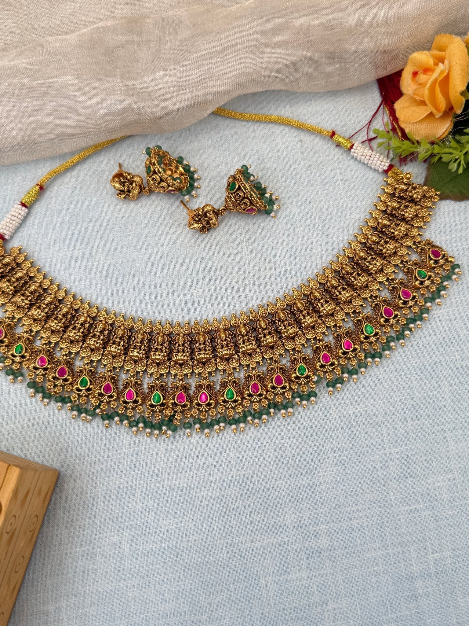 Luxurious Antique Lakshmi Choker Necklace Set 0550 - Mahilas