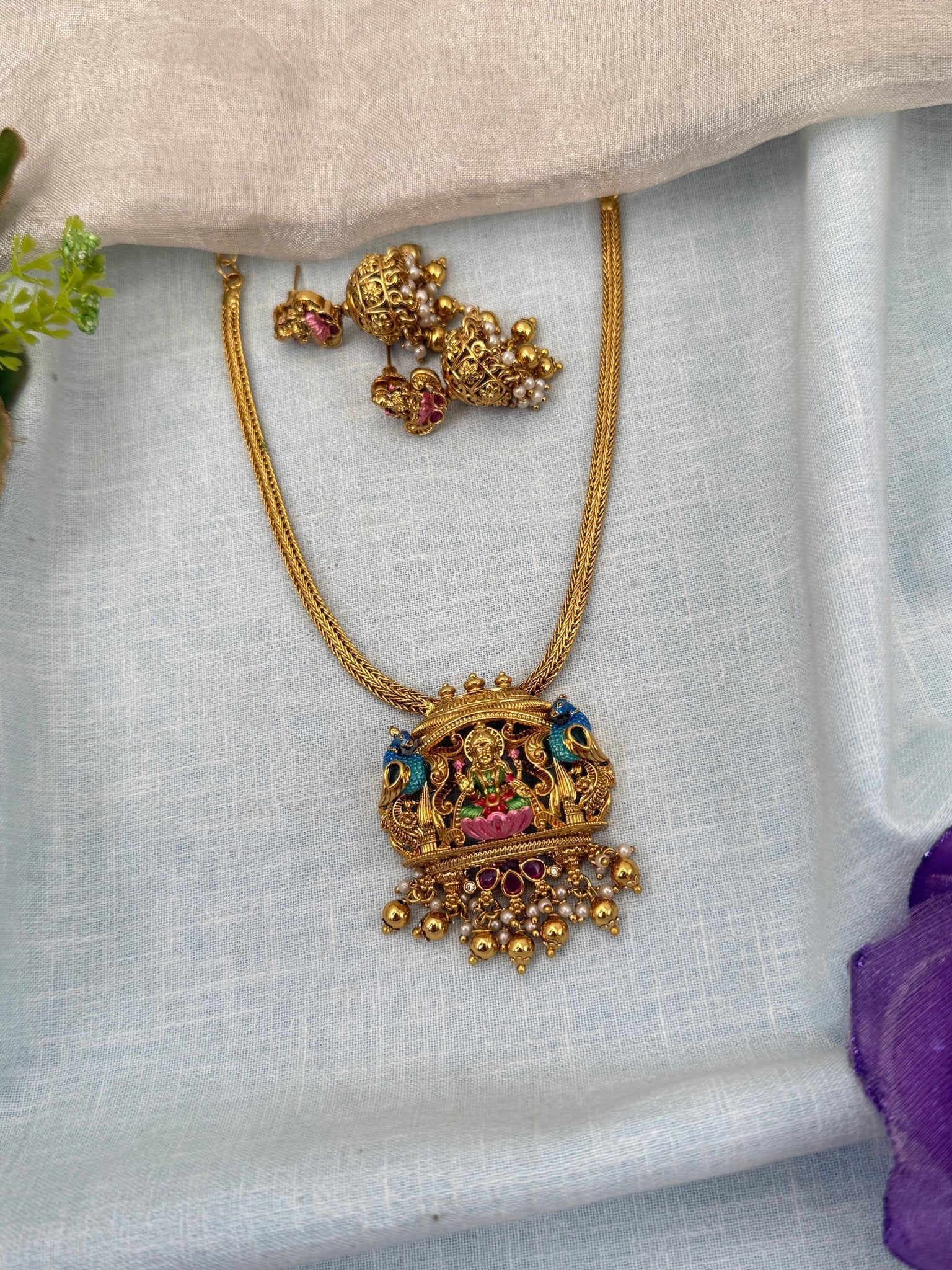 Luxurious Antique Lakshmi Hand Painted Short Necklace Set 0671 - Mahilas
