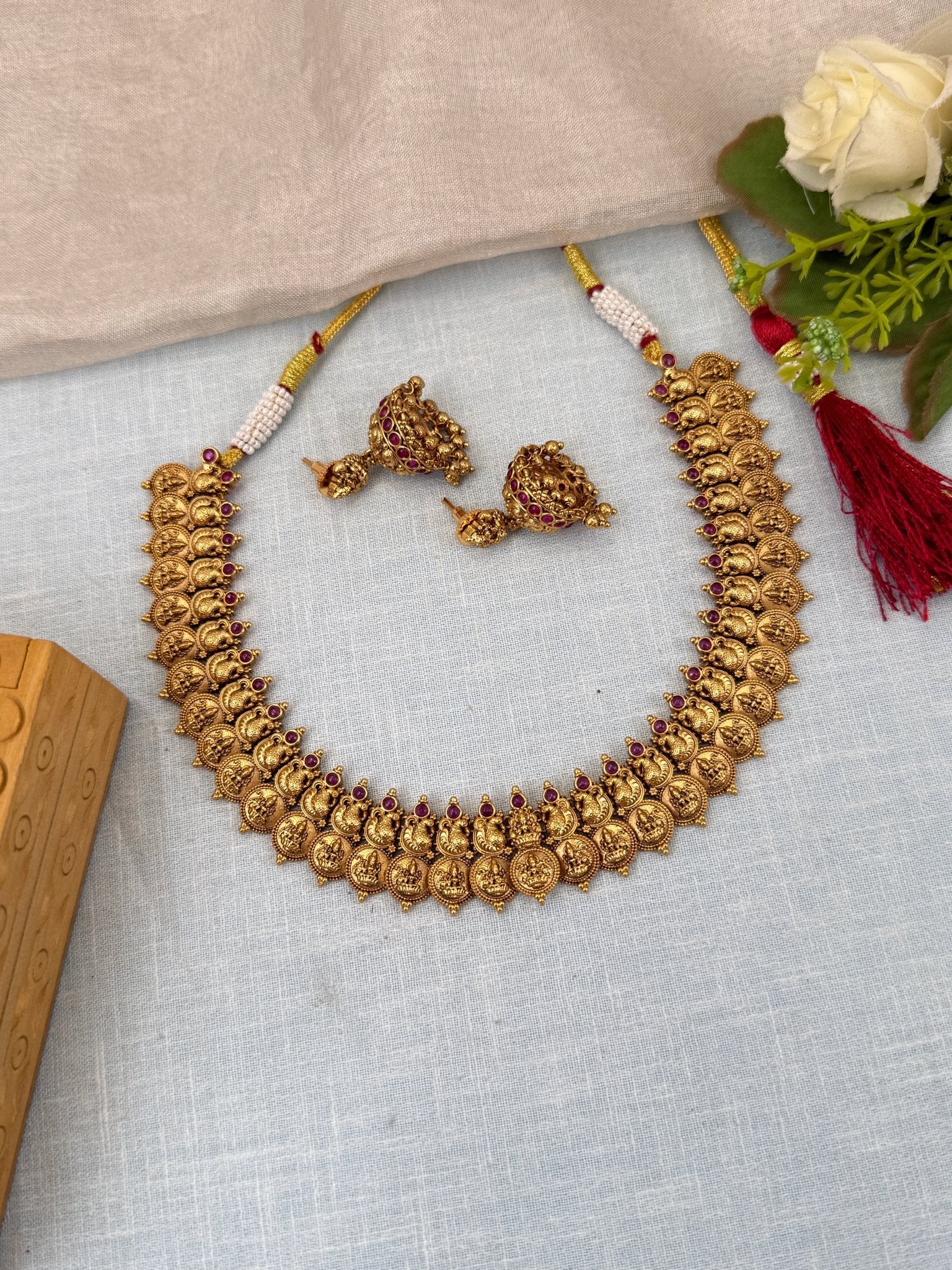 Luxurious Antique Lakshmi Kaasu Choker Necklace Set 0556 - Mahilas