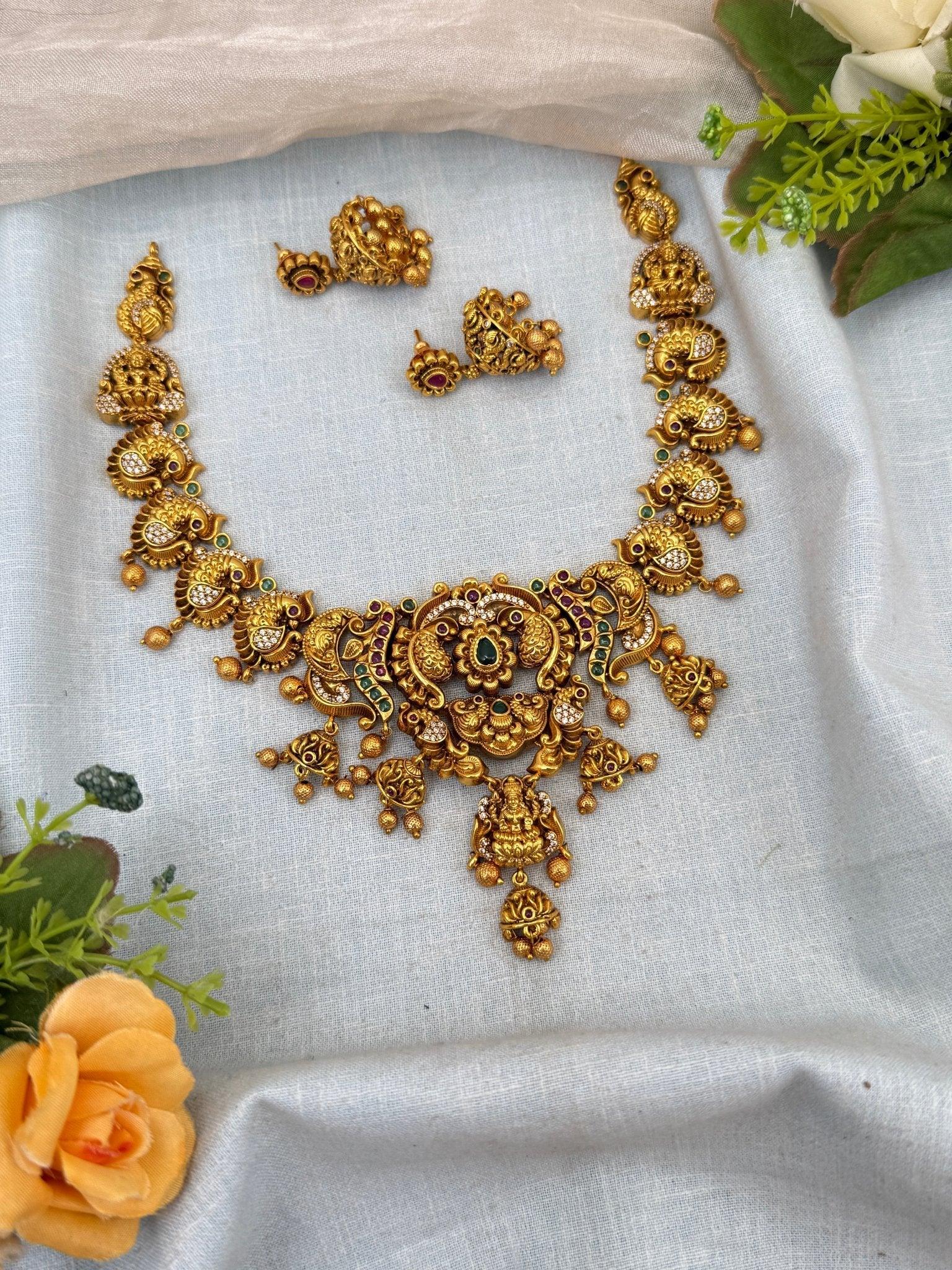 Luxurious Antique Lakshmi Pendant Necklace Set 0166 - Mahilas