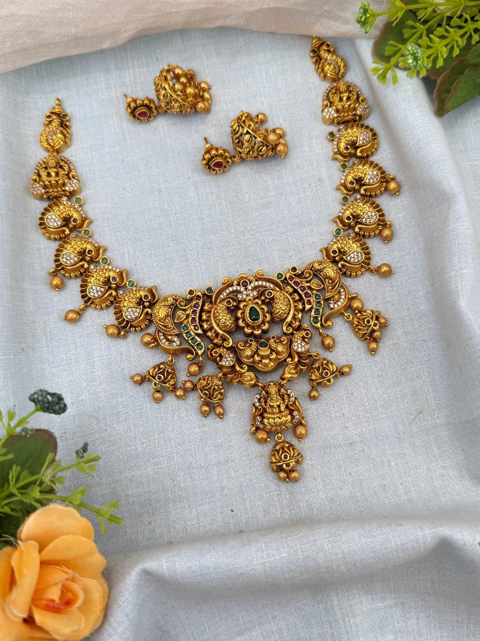 Luxurious Antique Lakshmi Pendant Necklace Set 0166 - Mahilas