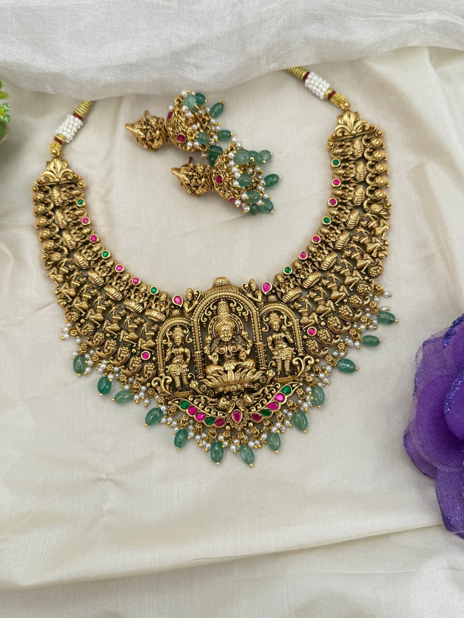 Luxurious Antique Lakshmi Pendant Short Necklace Set 0654 - Mahilas