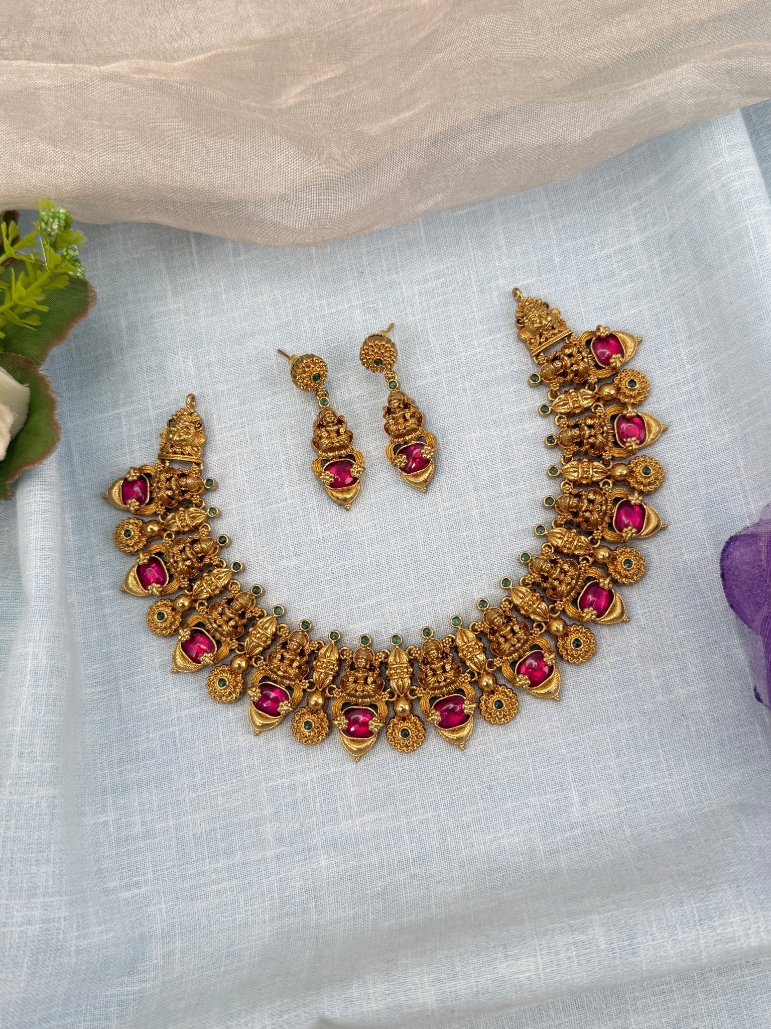 Luxurious Antique Lakshmi Stone Short Necklace Set 0637 - Mahilas