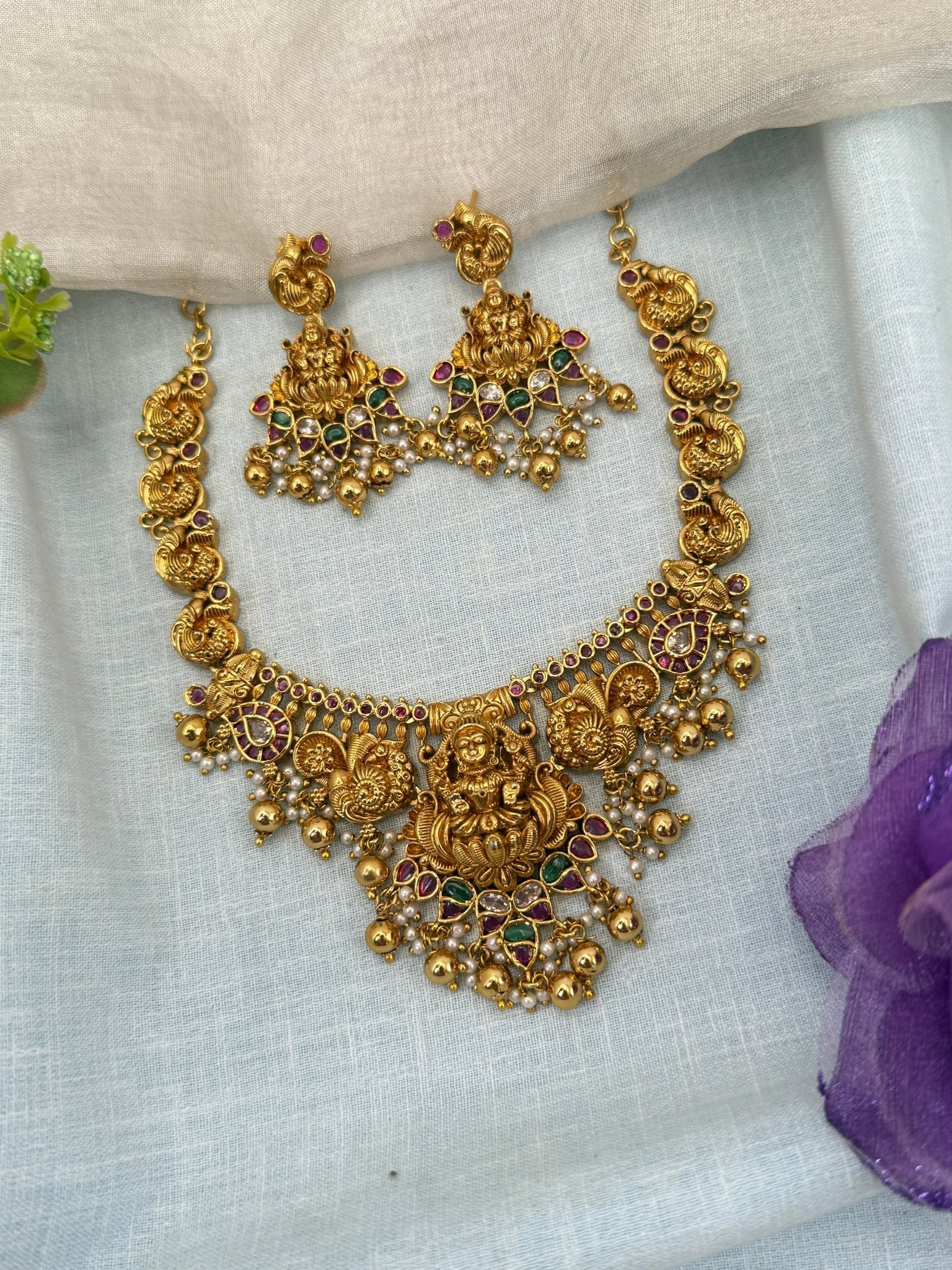Luxurious Antique Lakshmi Stone Short Necklace Set 0677 - Mahilas