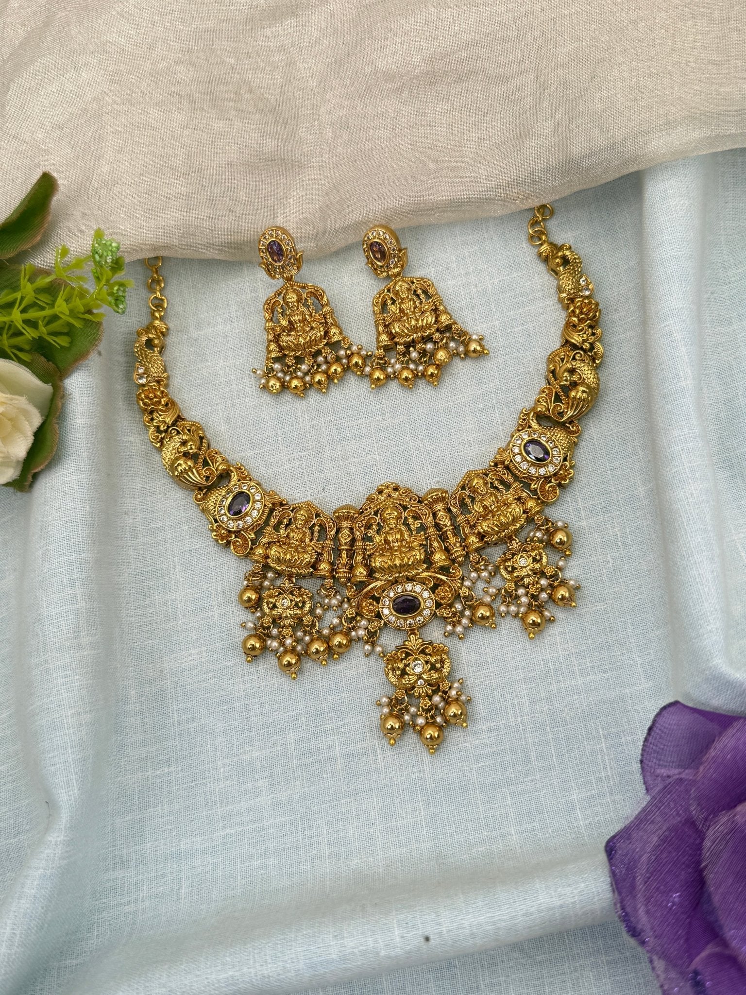 Luxurious Antique Lakshmi Stone Short Necklace Set 0699 - Mahilas