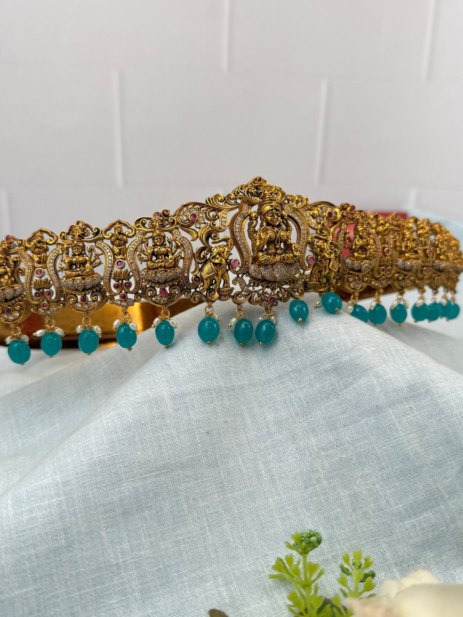 Luxurious Antique Lakshmi Vaddanam Kamarbandh 7261 - Mahilas