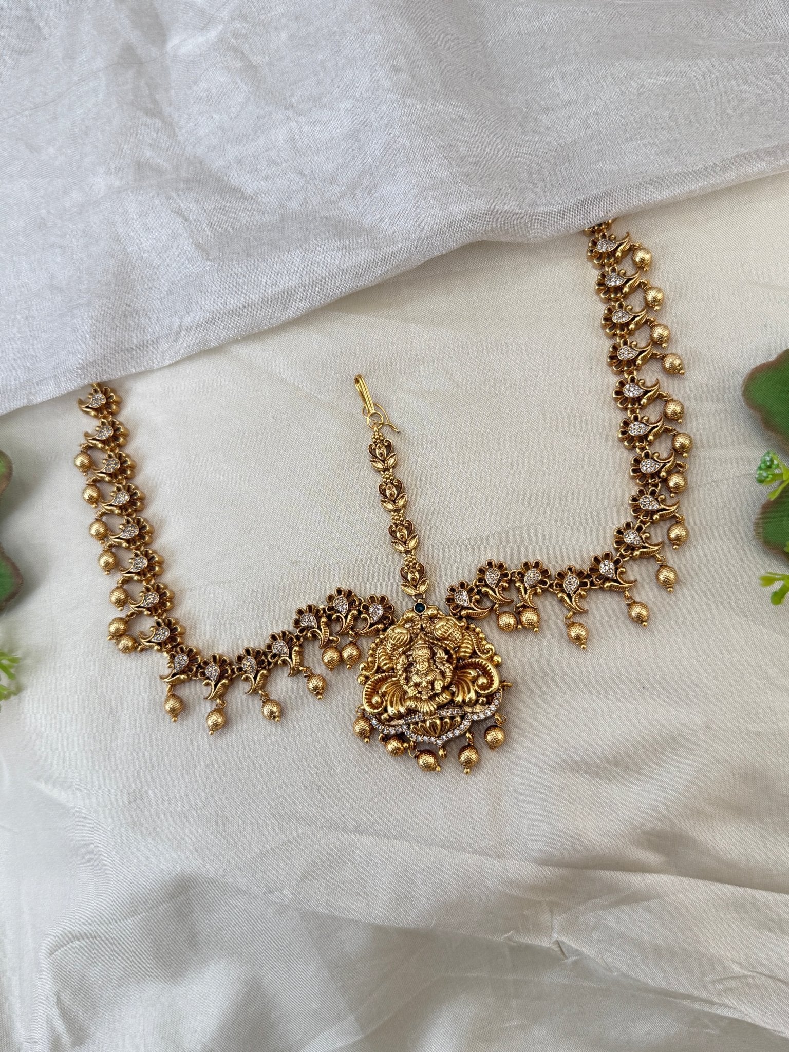Luxurious Antique Maang Tikka Mathapatti 525 - Mahilas