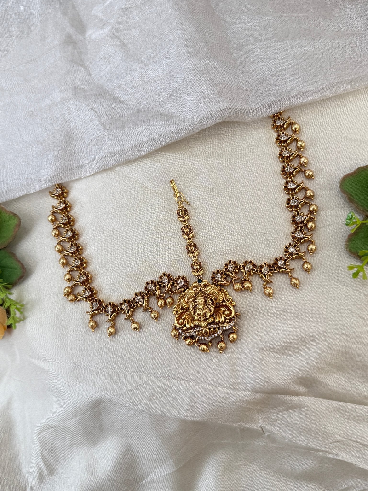 Luxurious Antique Maang Tikka Mathapatti 525 - Mahilas