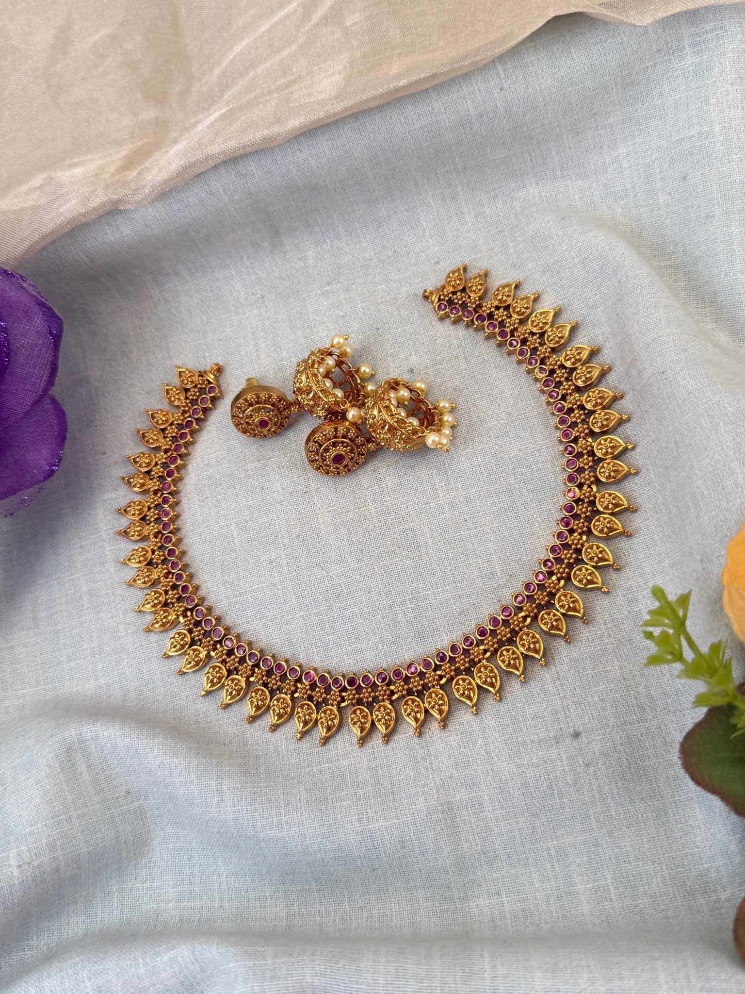 Luxurious Antique Mango Short Necklace Set 0848 - Mahilas