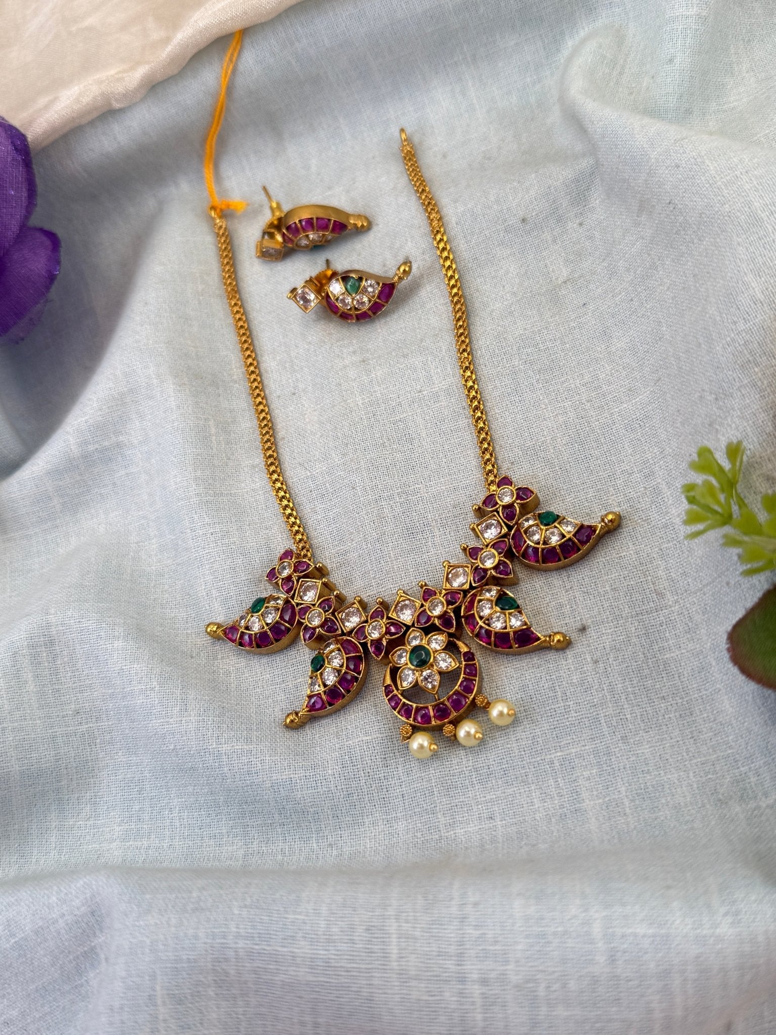 Luxurious Antique Mango Short Necklace Set 0849 - Mahilas