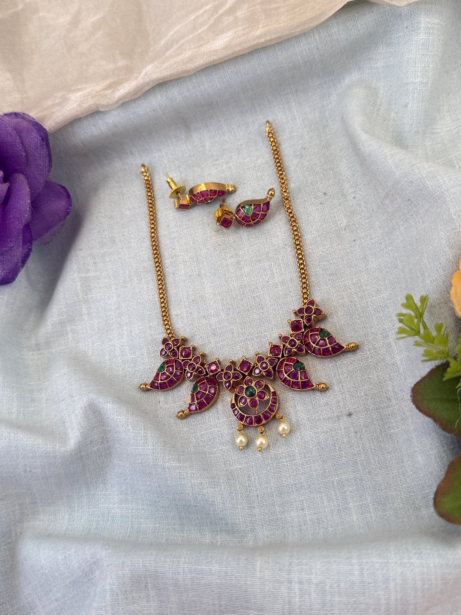 Luxurious Antique Mango Short Necklace Set 0851 - Mahilas