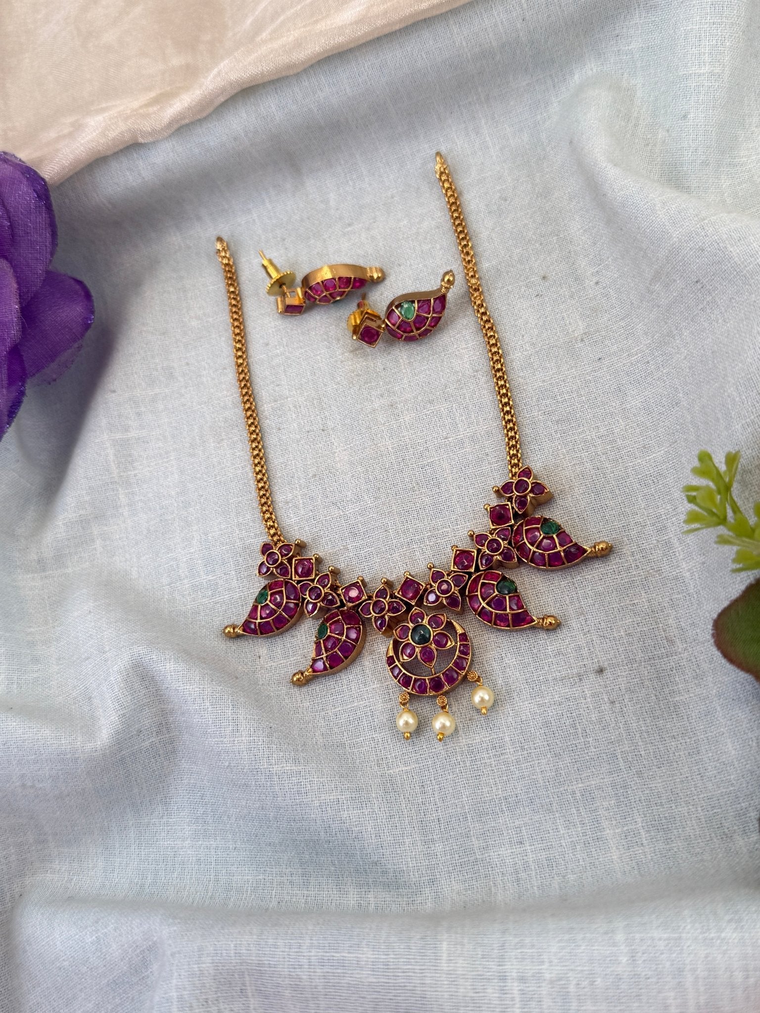 Luxurious Antique Mango Short Necklace Set 0851 - Mahilas