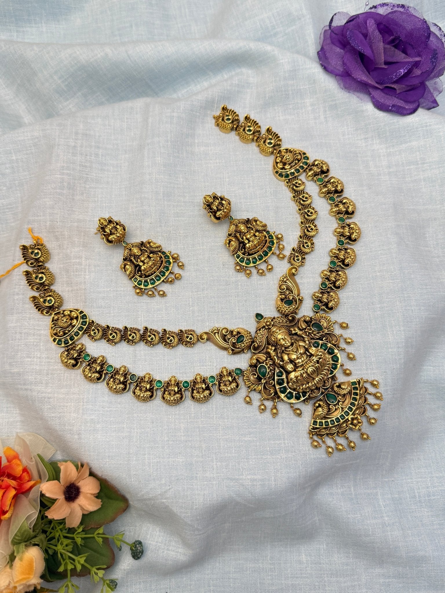 Luxurious Antique Medium Short Necklace Set 520 - Mahilas