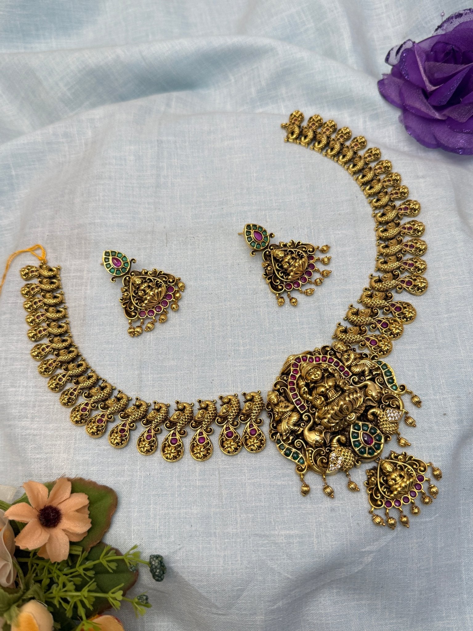 Luxurious Antique Medium Short Necklace Set 534 - Mahilas