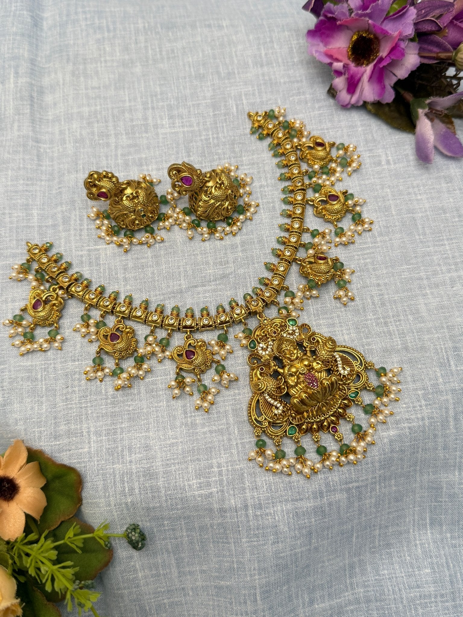 Luxurious Antique Necklace set 560 - Mahilas
