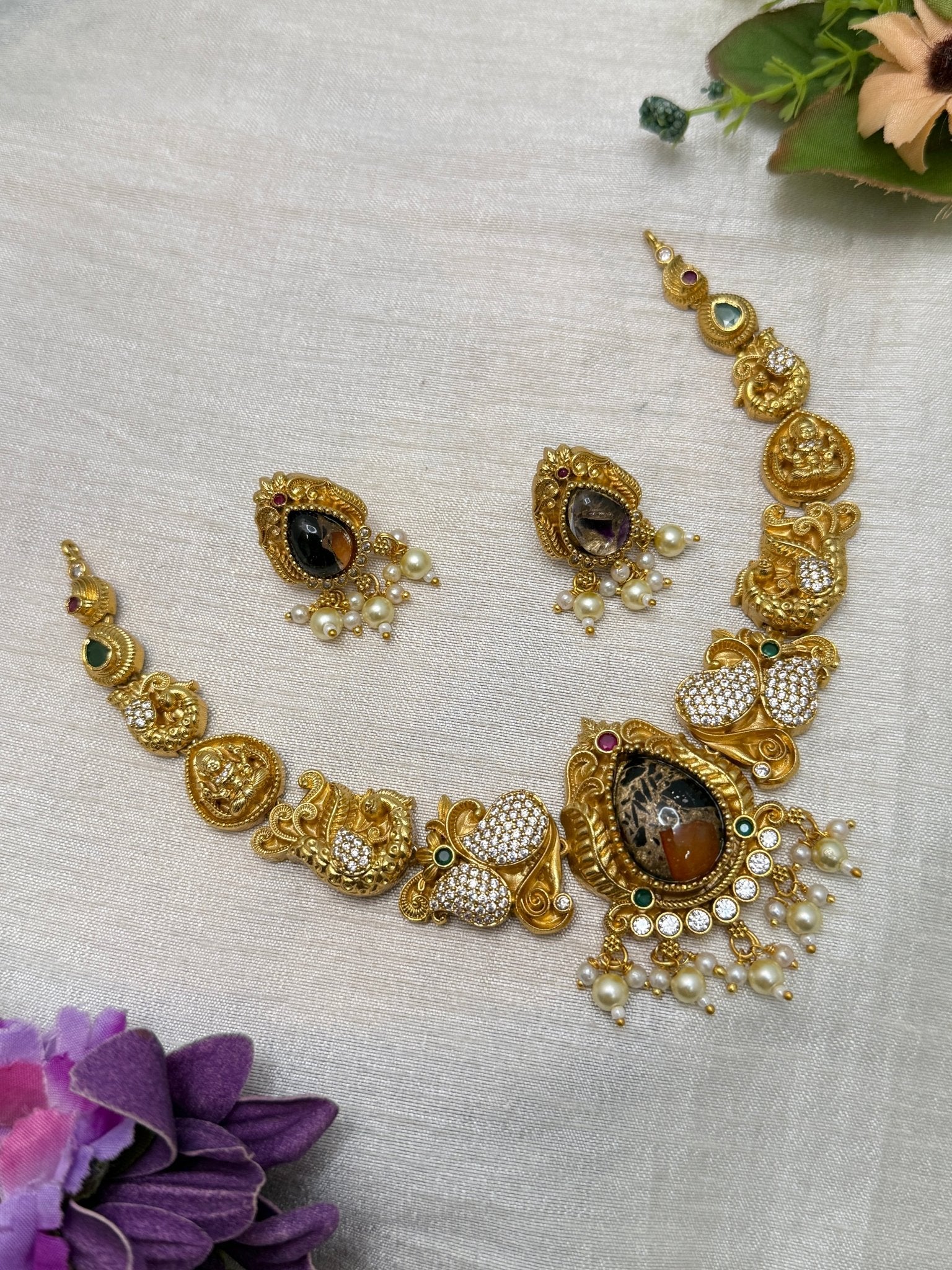 Luxurious Antique Necklace Set 632 - Mahilas