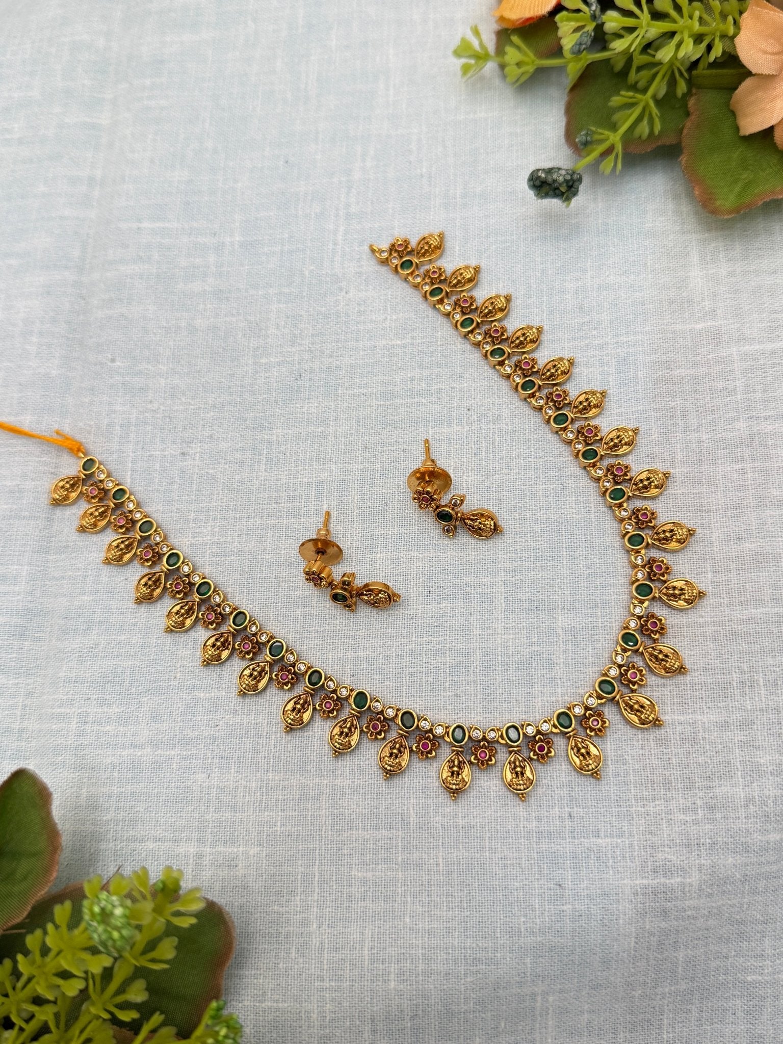 Luxurious Antique Necklace Set 694 - Mahilas