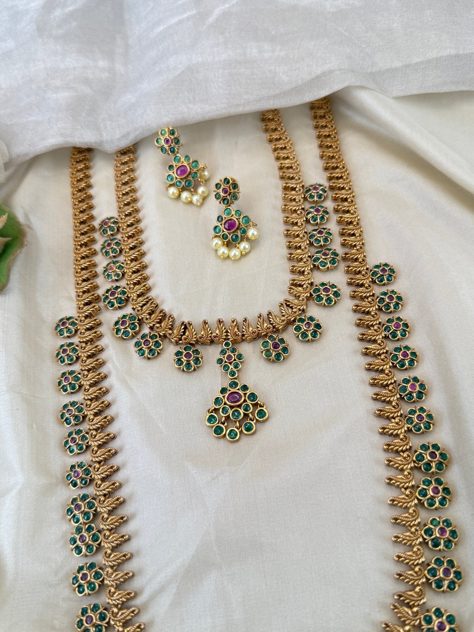Luxurious Antique Pendant Semi Bridal Necklace Set 0875 - Mahilas