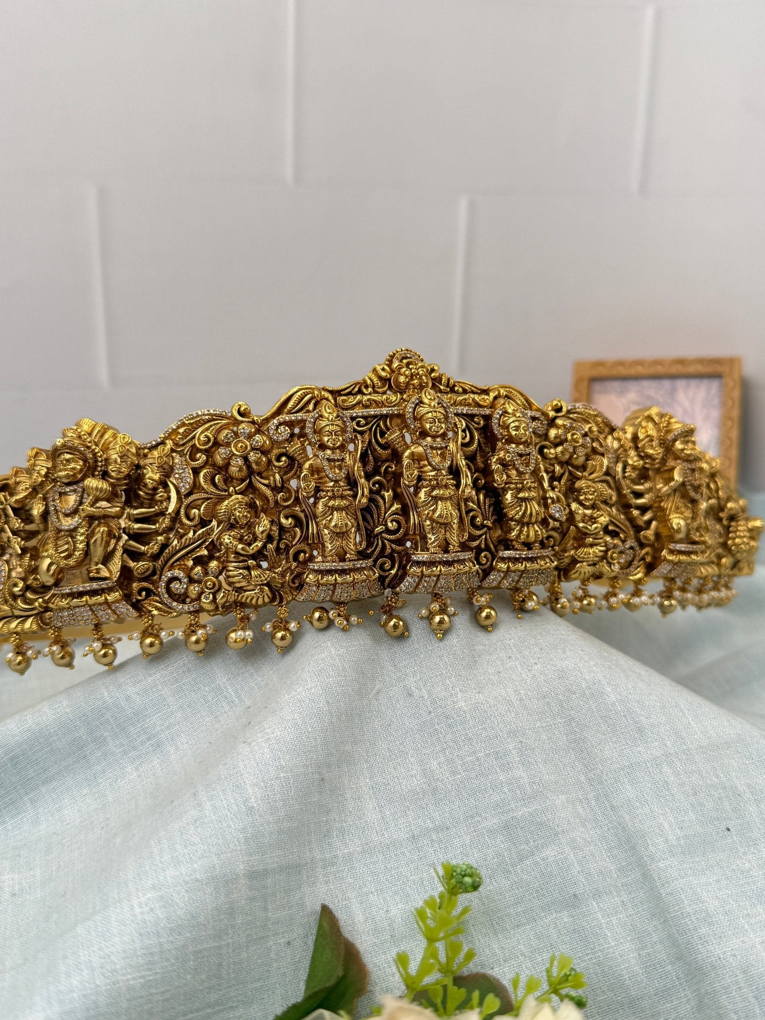 Luxurious Antique Ram Parivar Vaddanam Kamarbandh 7268 - Mahilas