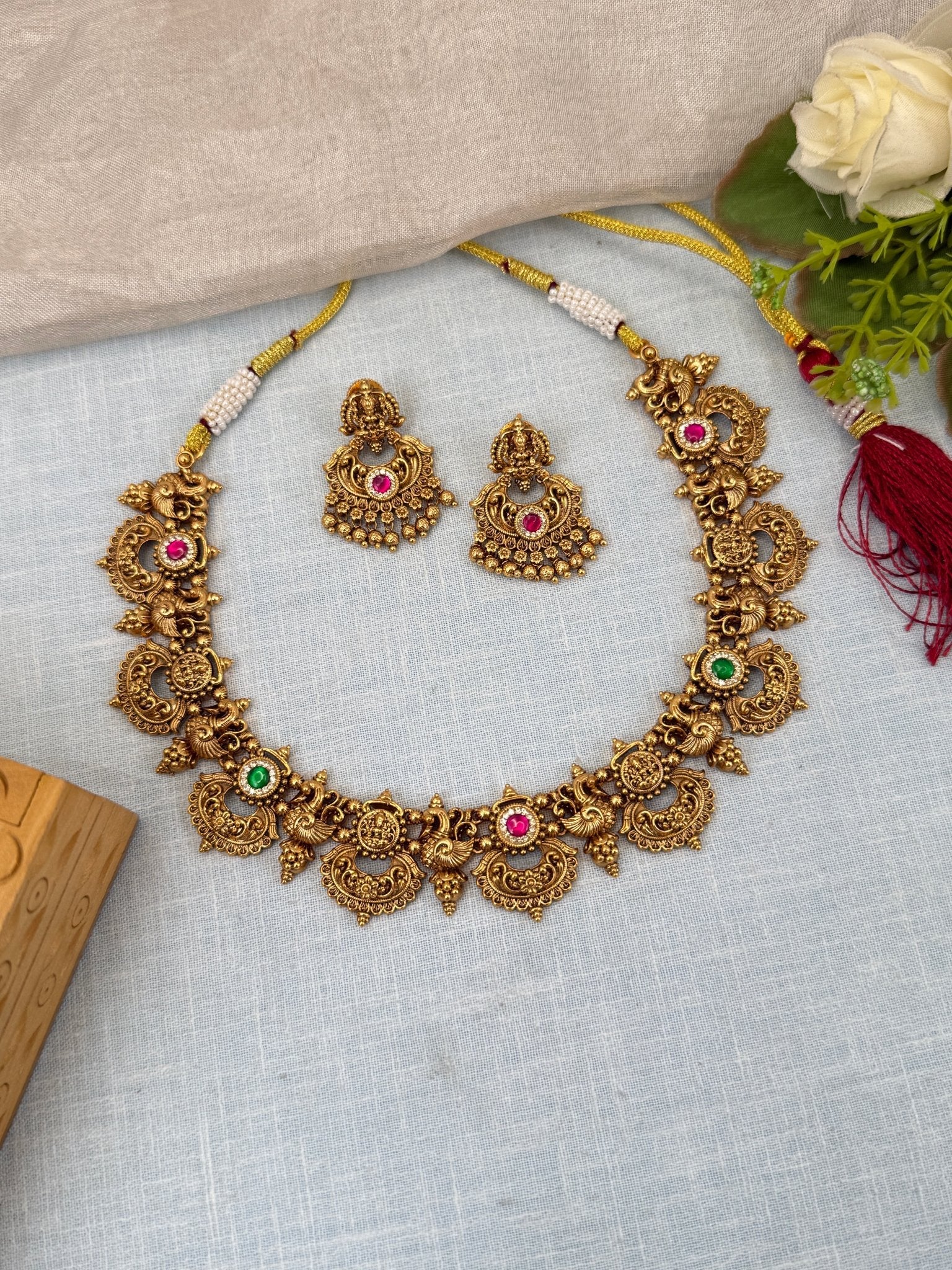 Luxurious Antique Short Necklace Set 0551 - Mahilas