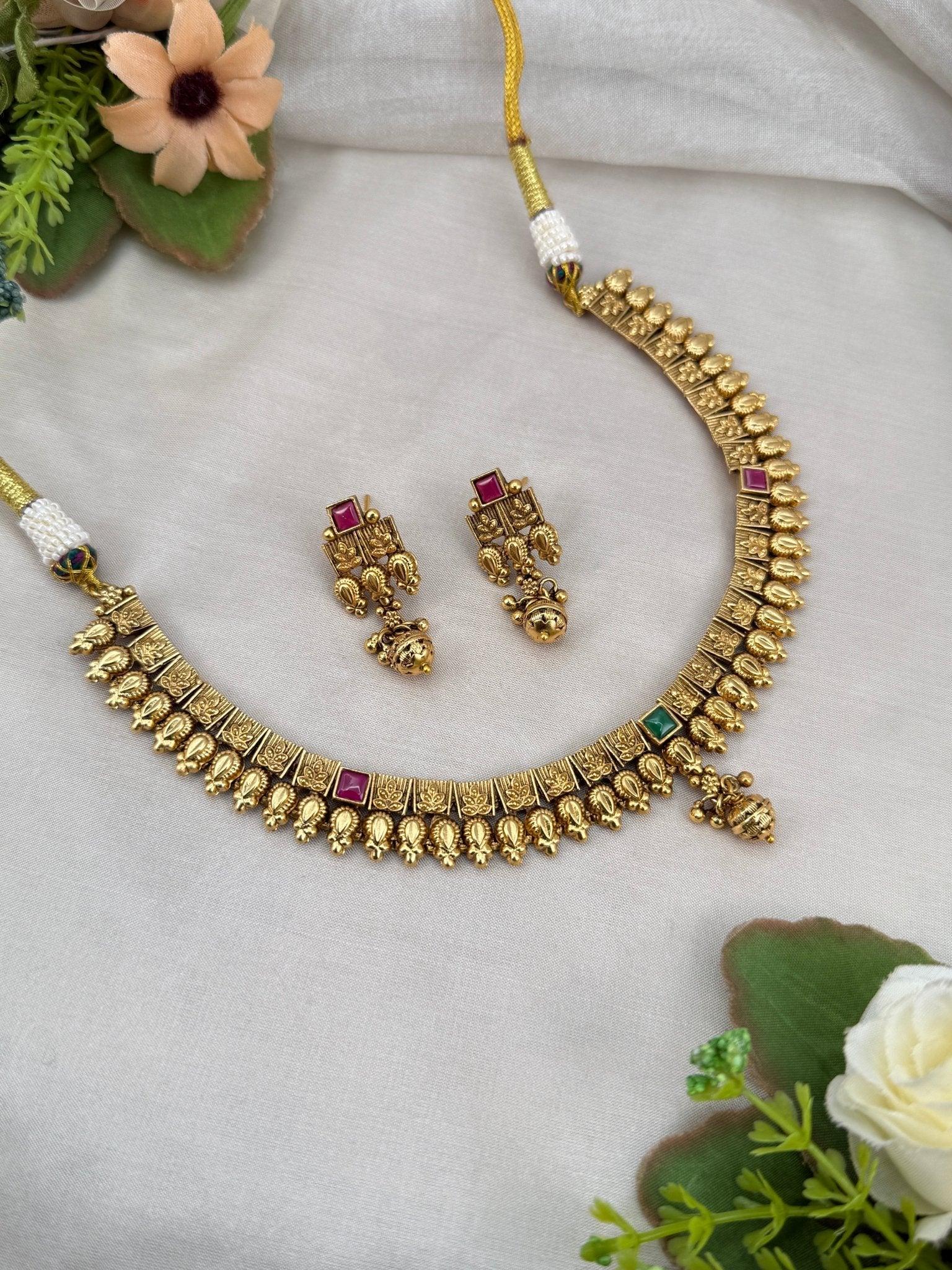 Luxurious Antique Short Necklace Set 615 - Mahilas