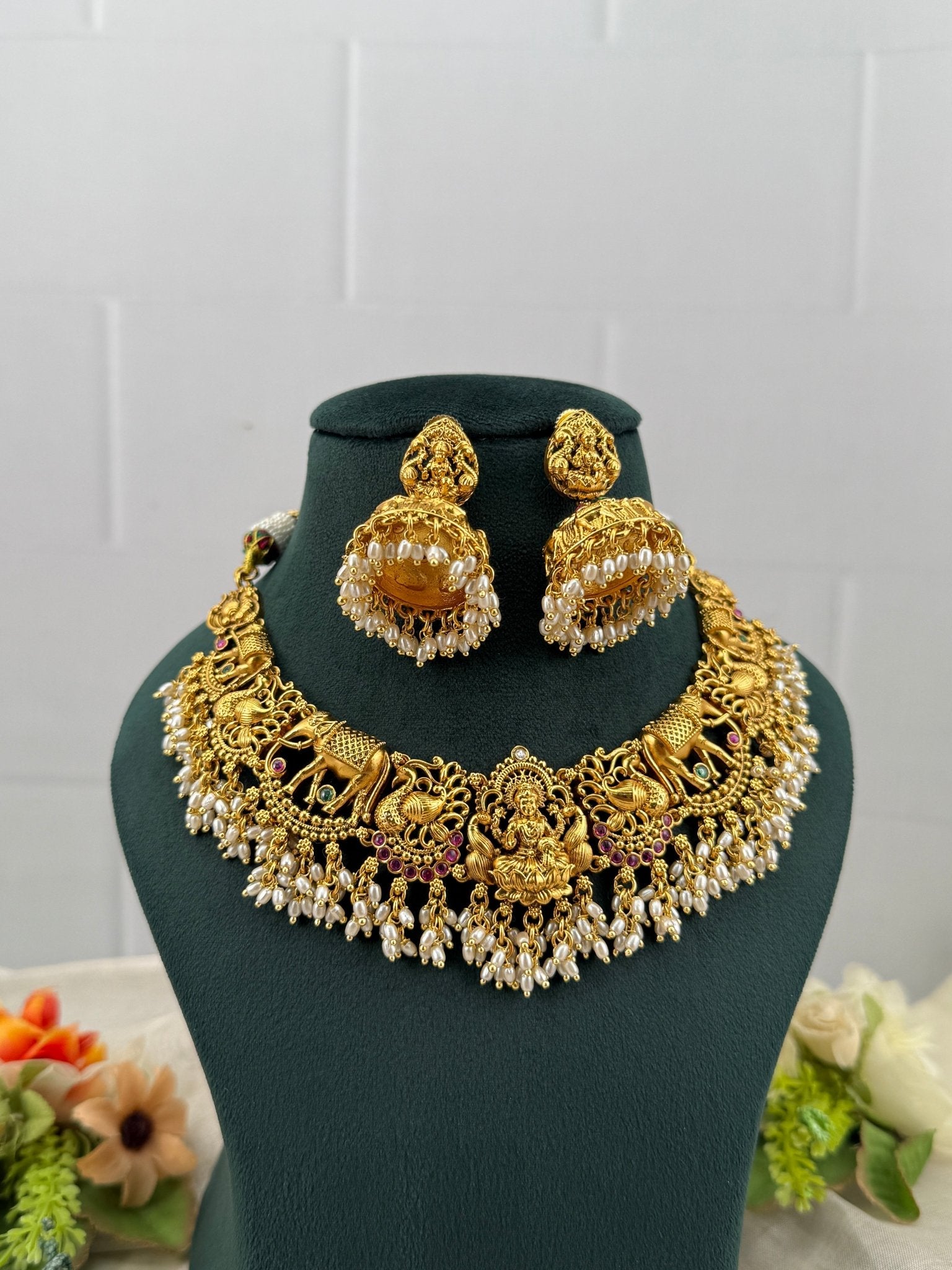 Luxurious Antique Short Necklace Set 616 - Mahilas