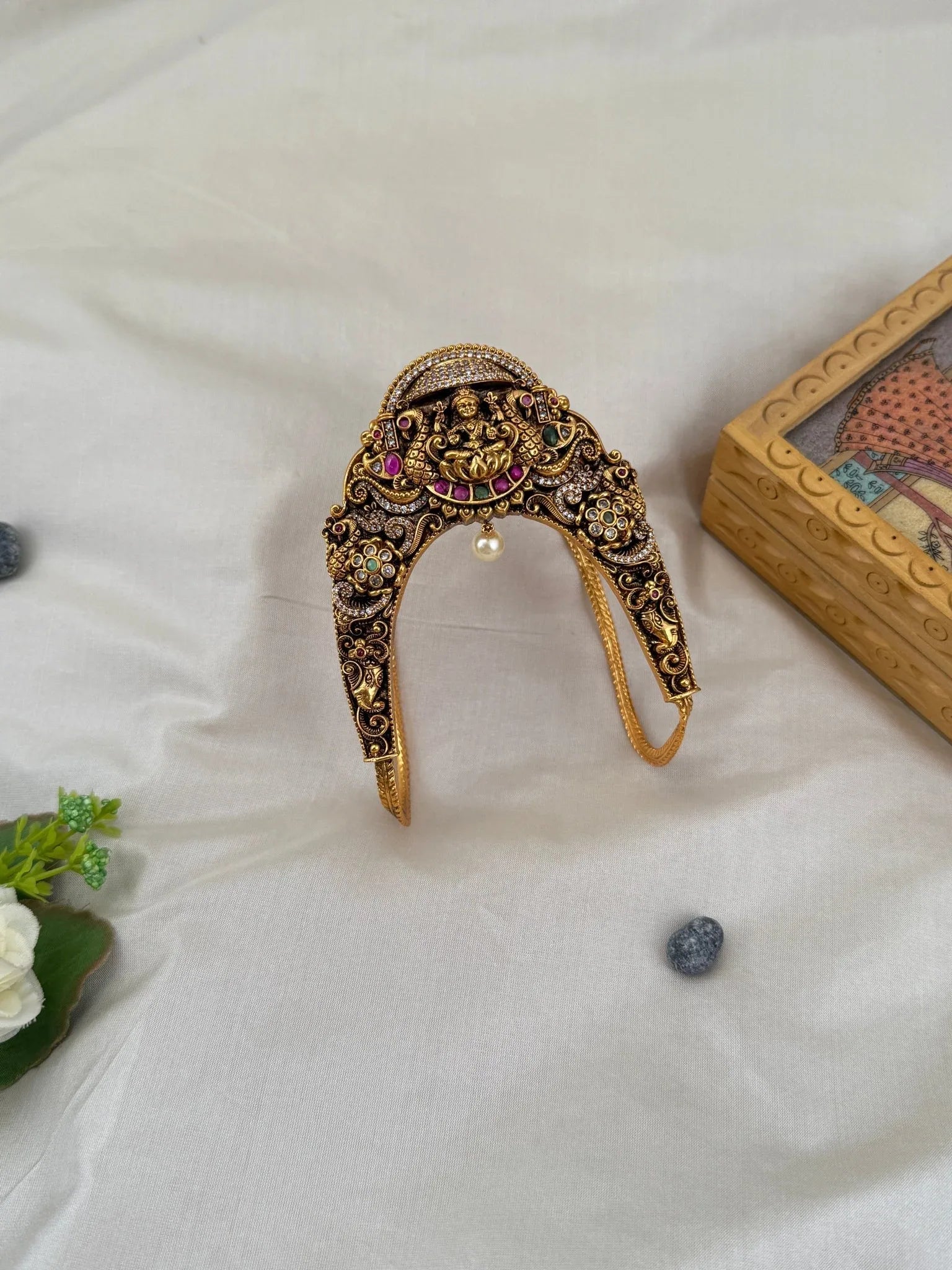 Luxurious Antique Vanki Bajubandh 4123 - Mahilas