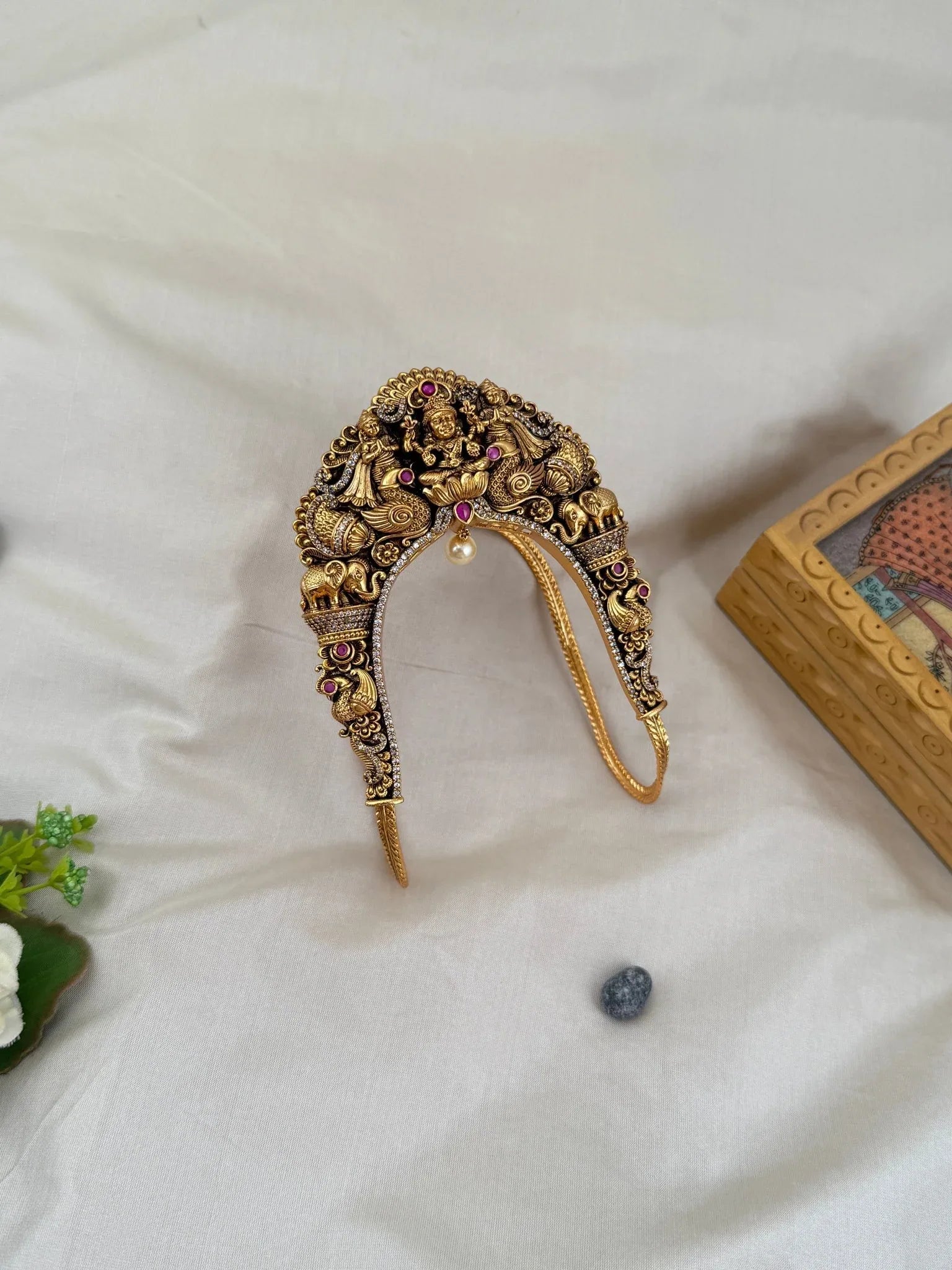 Luxurious Antique Vanki Bajubandh 4125 - Mahilas