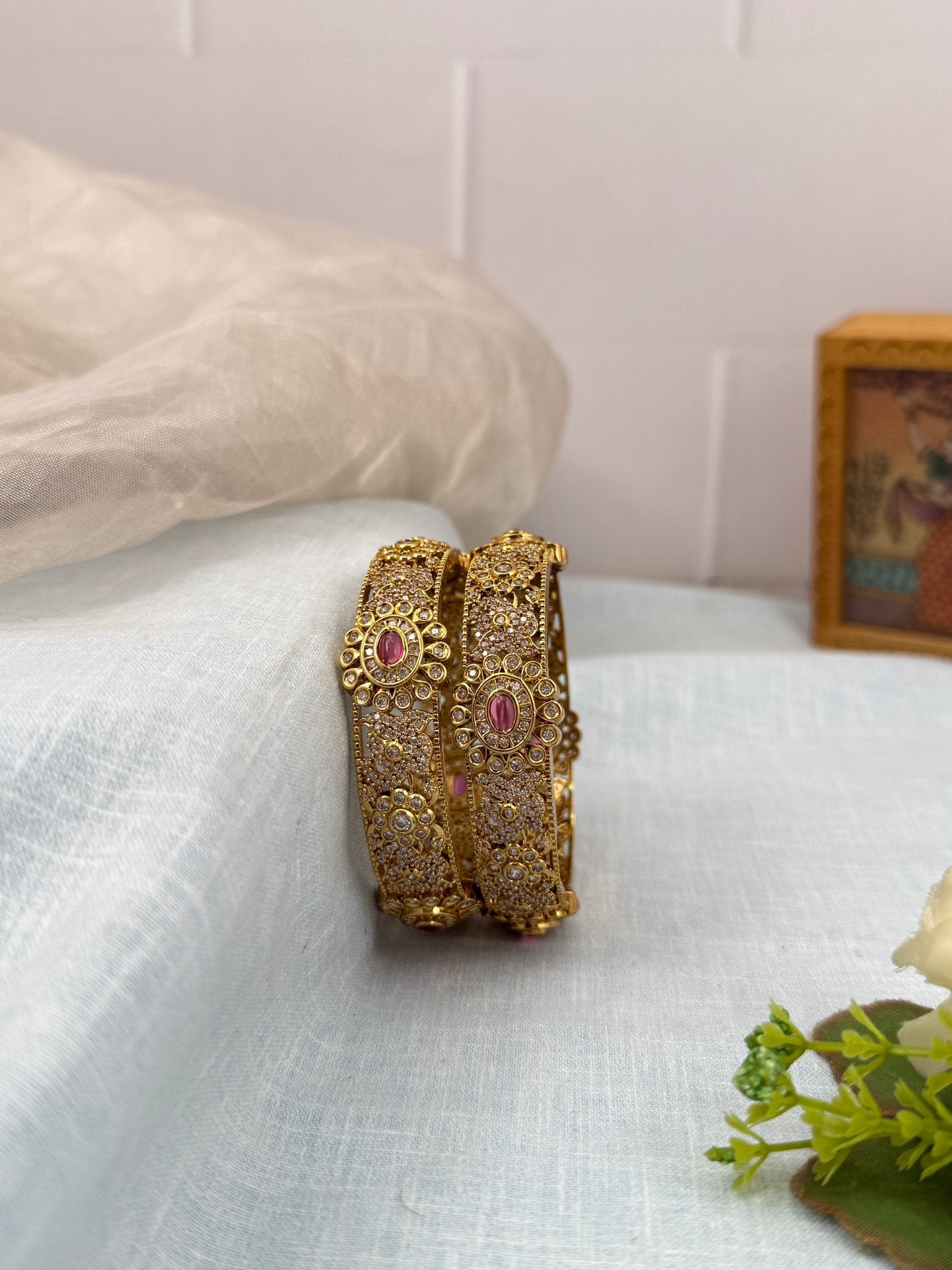 Luxurious Antique Victorian Bangles 7025 - 2 Colors - Mahilas