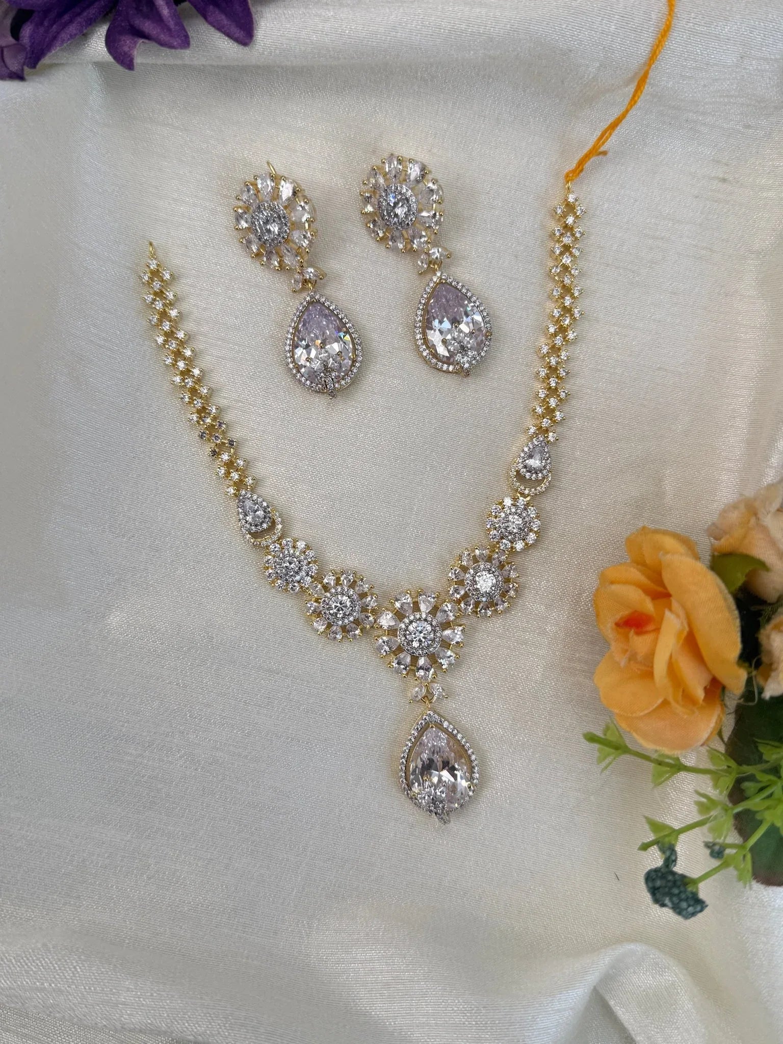 Luxurious Gold Stone Short Necklace Set 480 - Mahilas