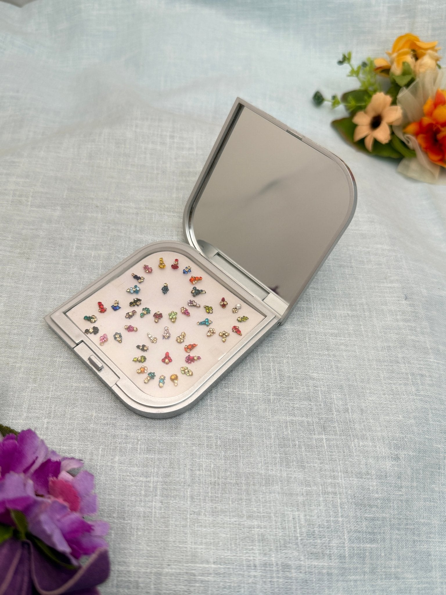 Luxurious Grand Bindi Box 024 - Mahilas