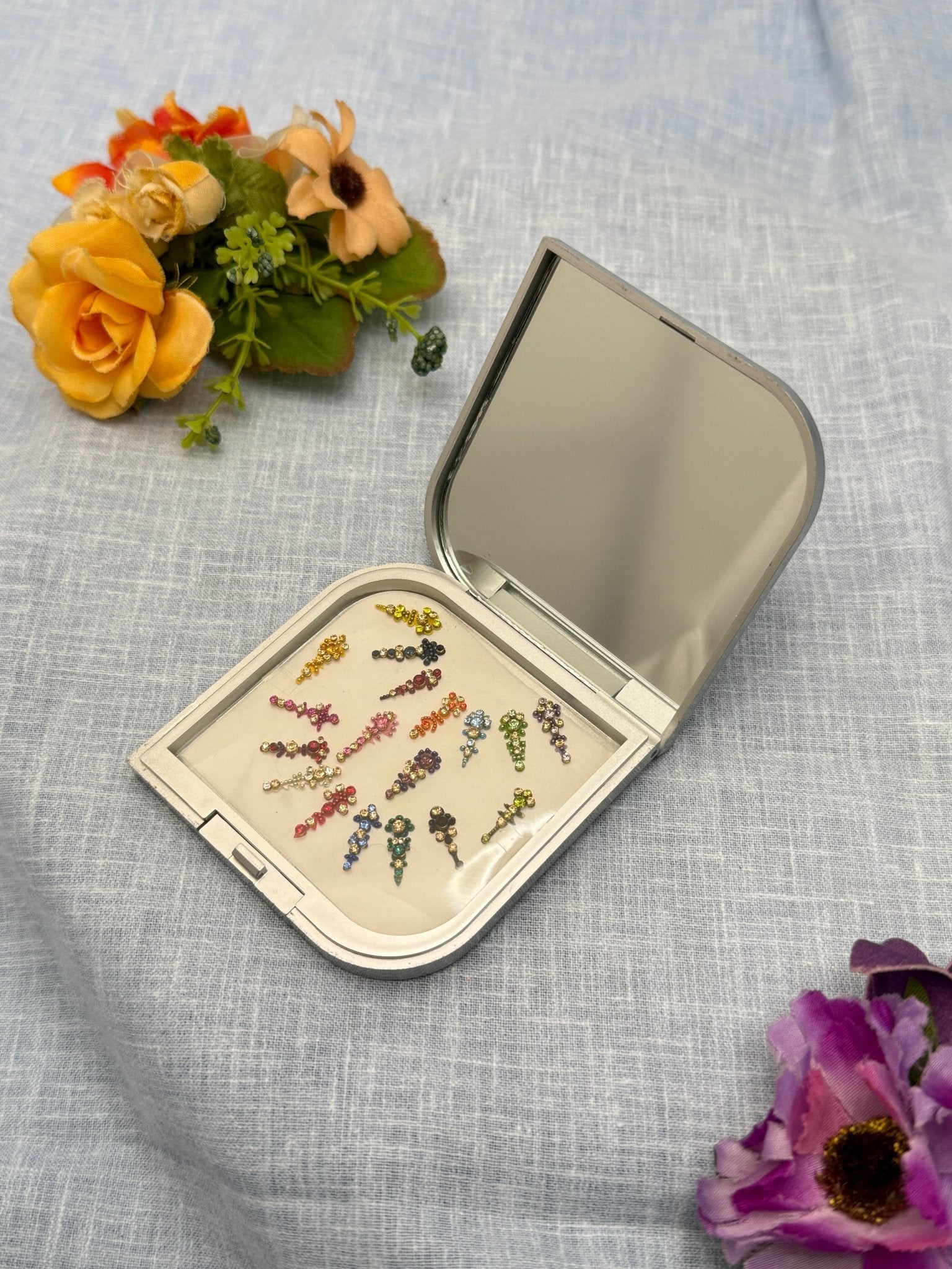 Luxurious Grand Bindi Box 136 - Mahilas