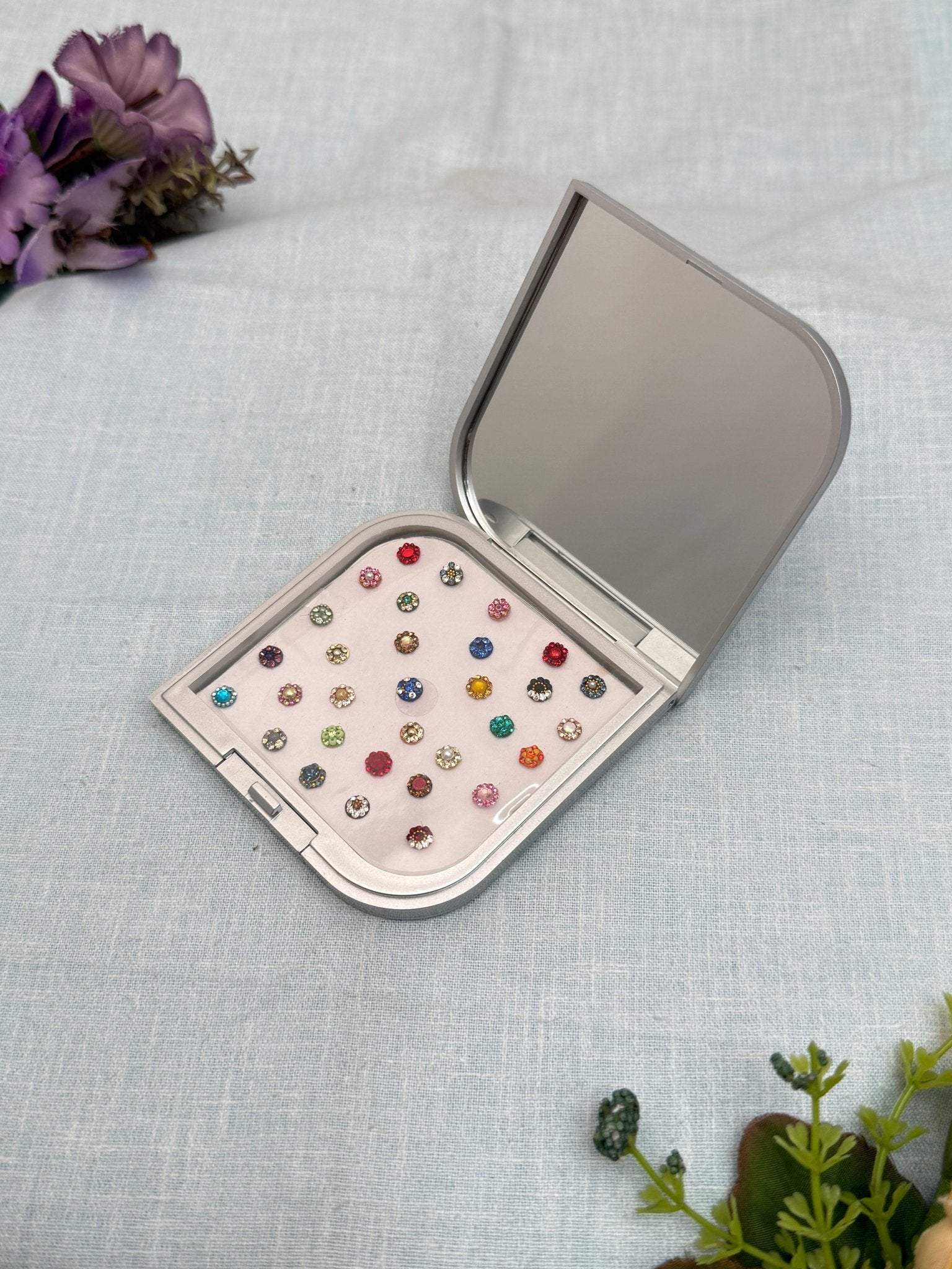 Luxurious Grand Bindi Box 256 - Mahilas