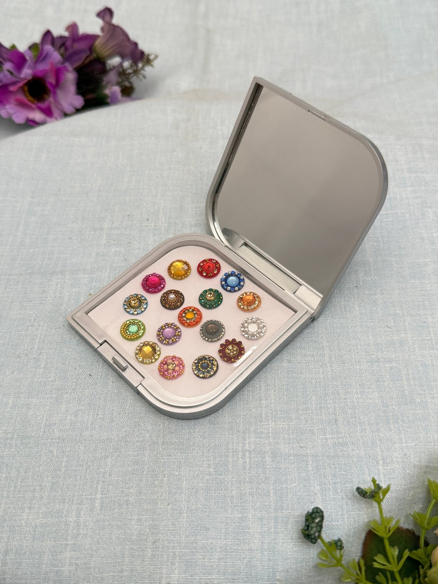 Luxurious Grand Bindi Box 262 - Mahilas
