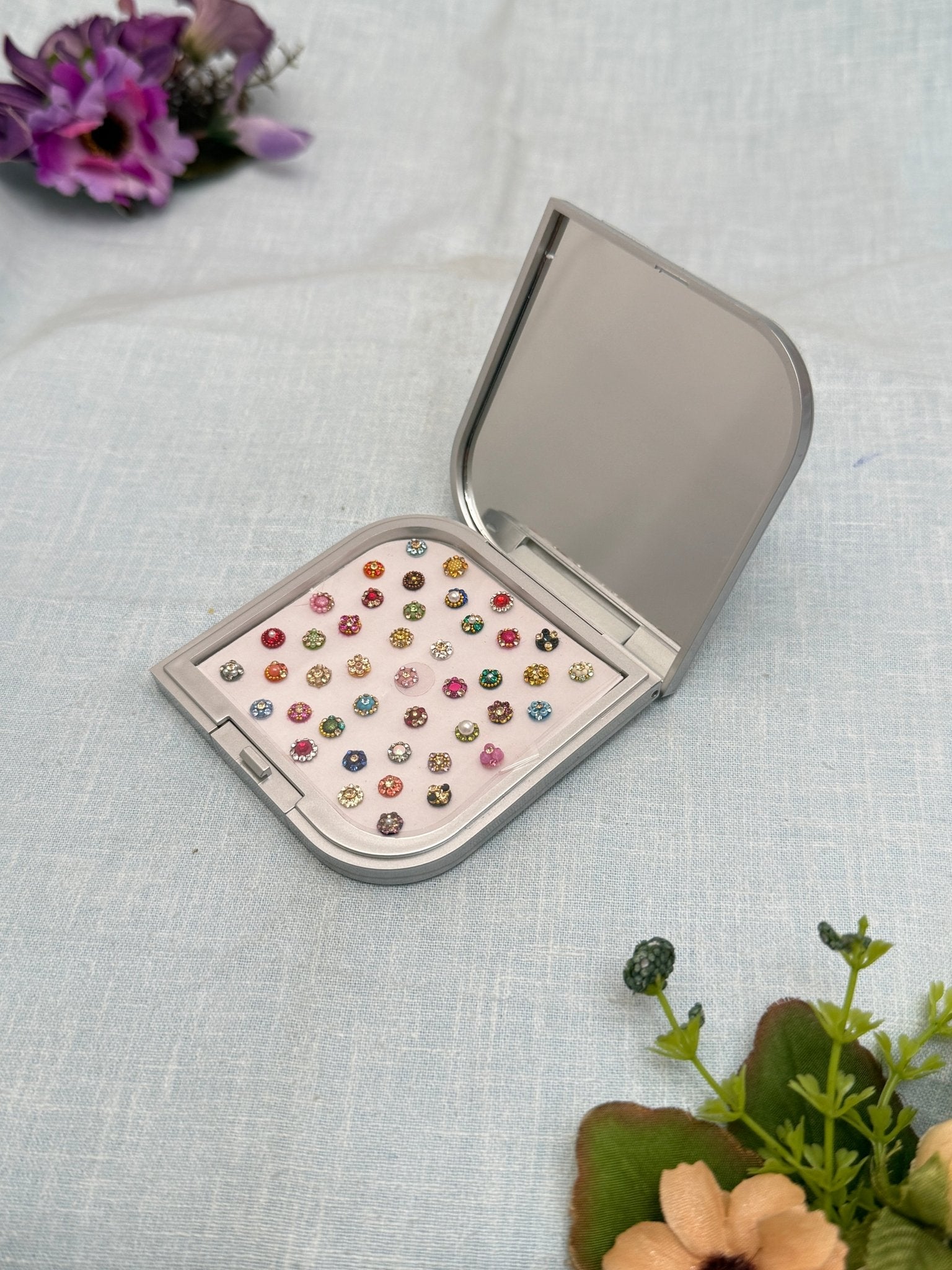 Luxurious Grand Bindi Box 266 - Mahilas