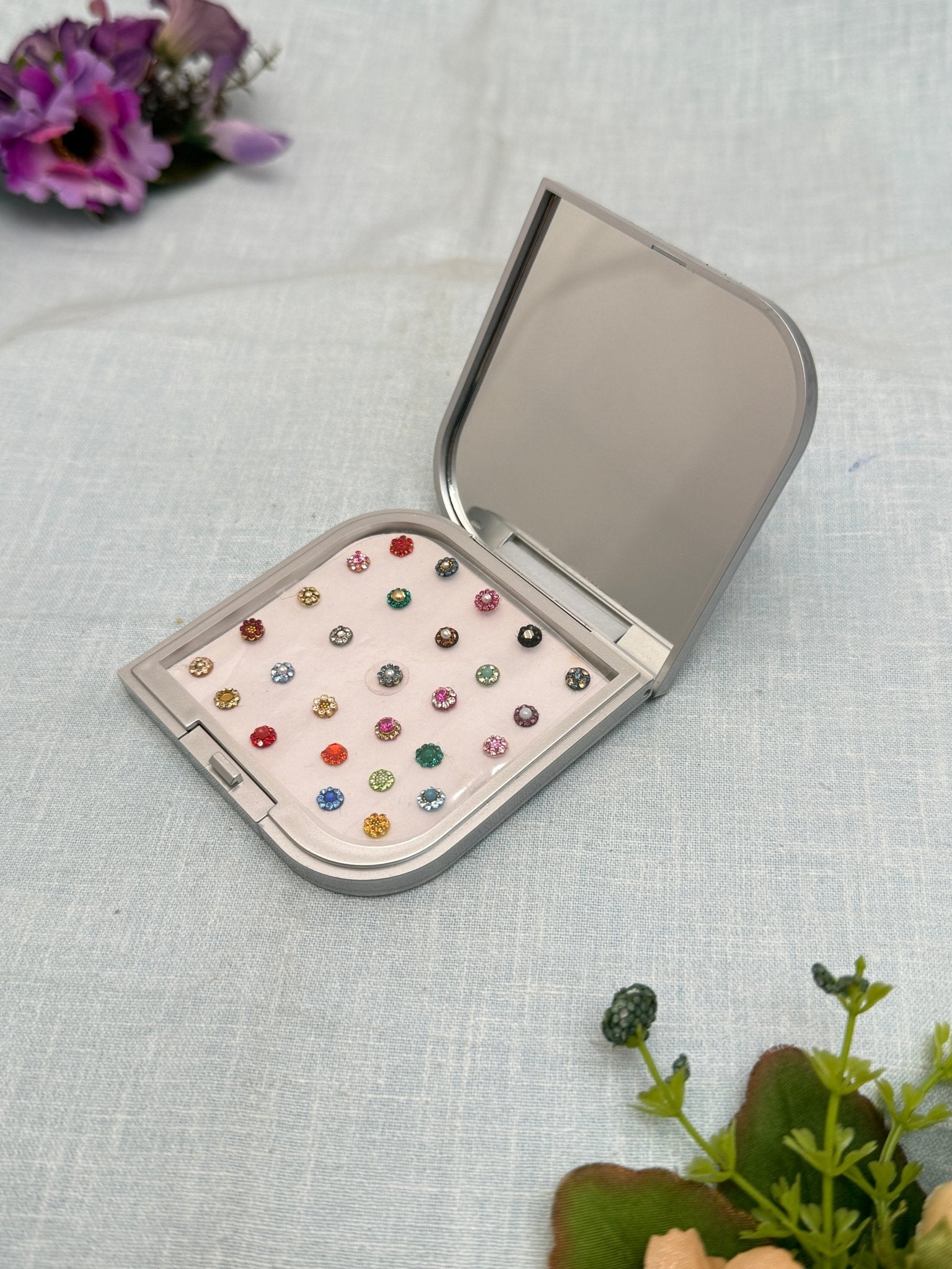 Luxurious Grand Bindi Box 271 - Mahilas