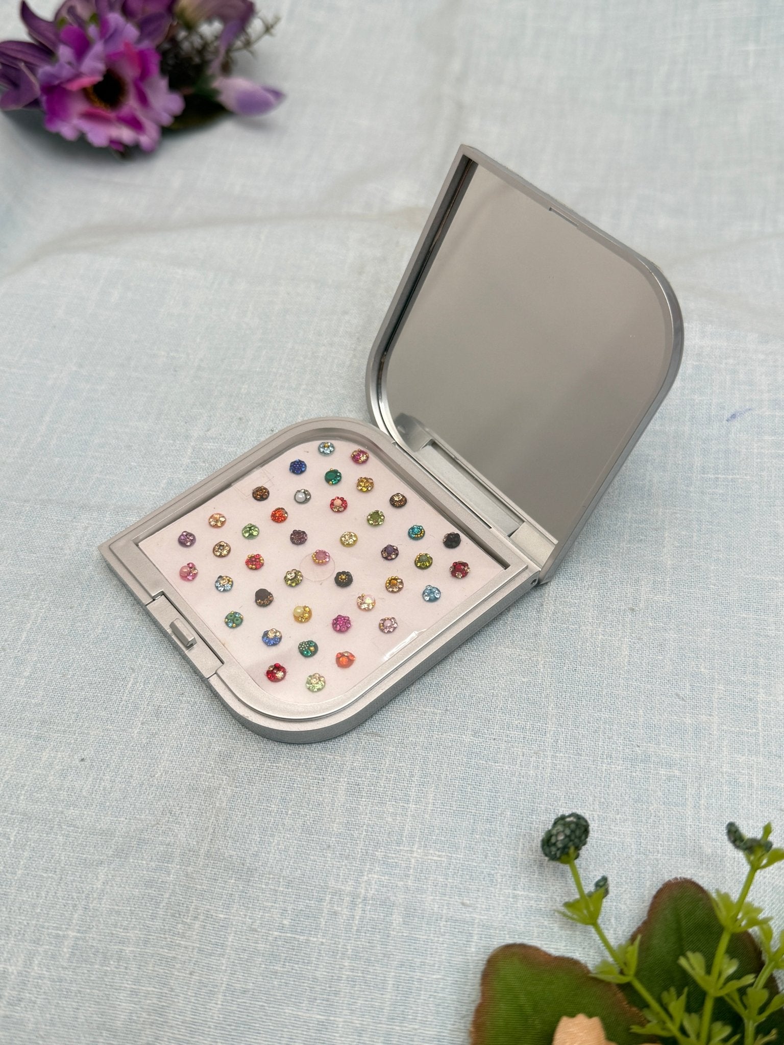 Luxurious Grand Bindi Box 272 - Mahilas