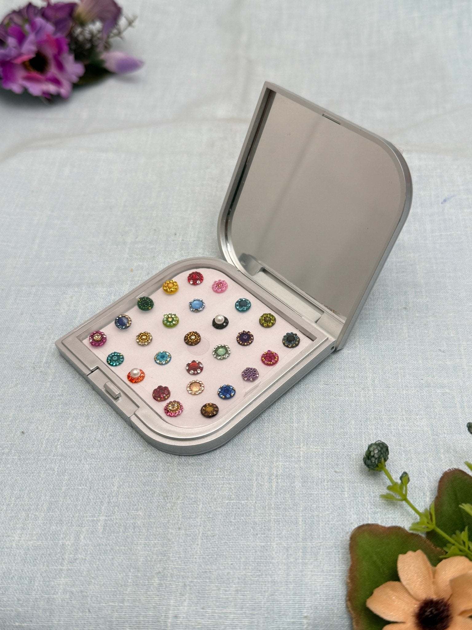 Luxurious Grand Bindi Box 292 - Mahilas