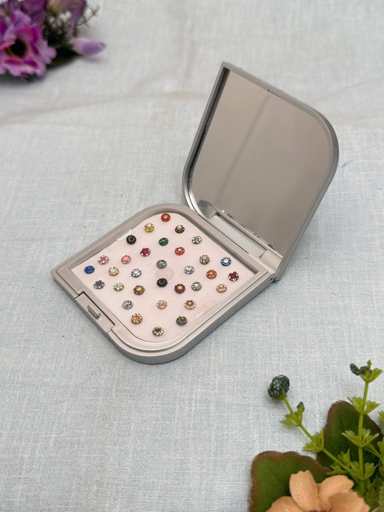 Luxurious Grand Bindi Box 297 - Mahilas