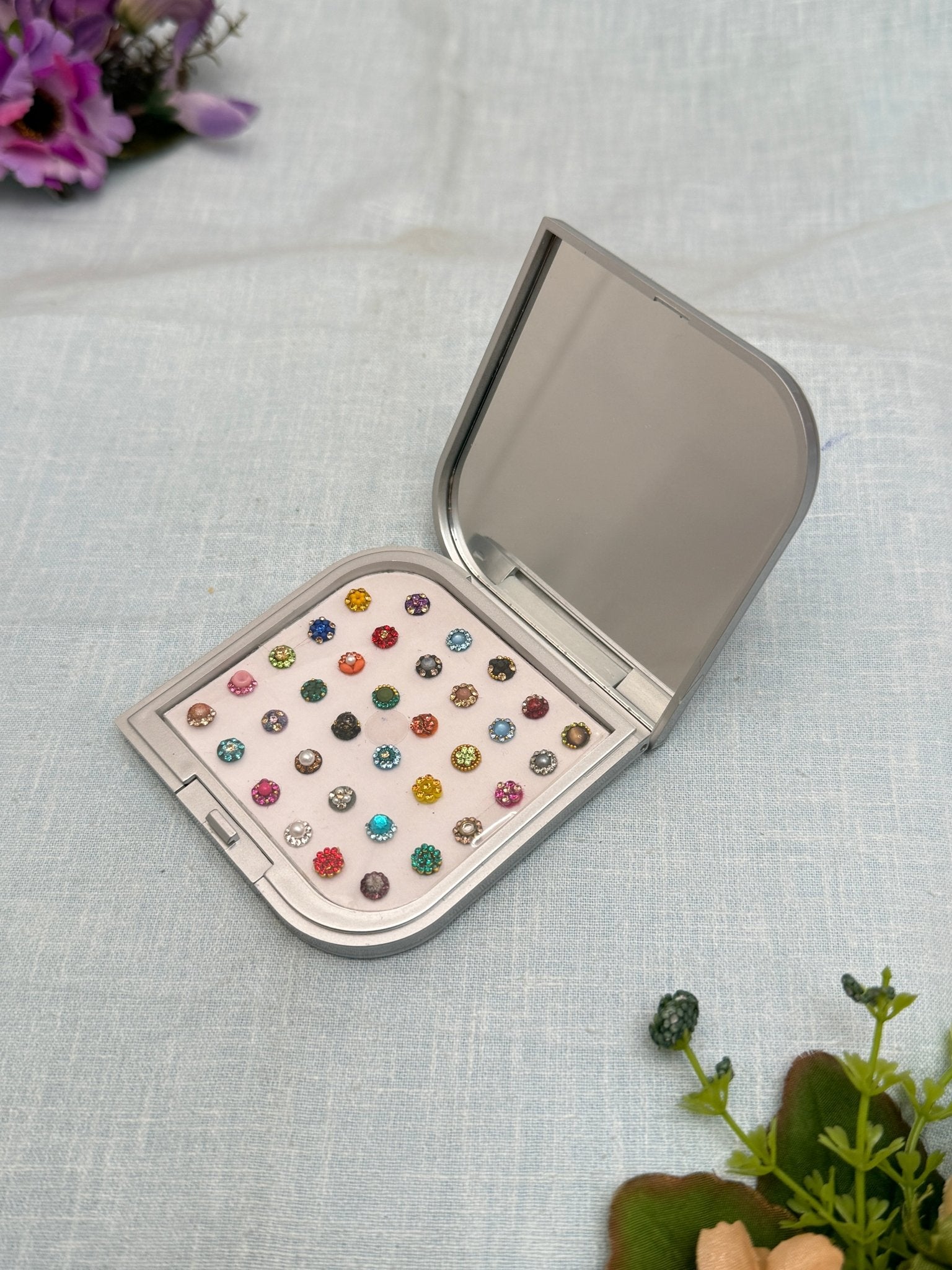Luxurious Grand Bindi Box 302 - Mahilas