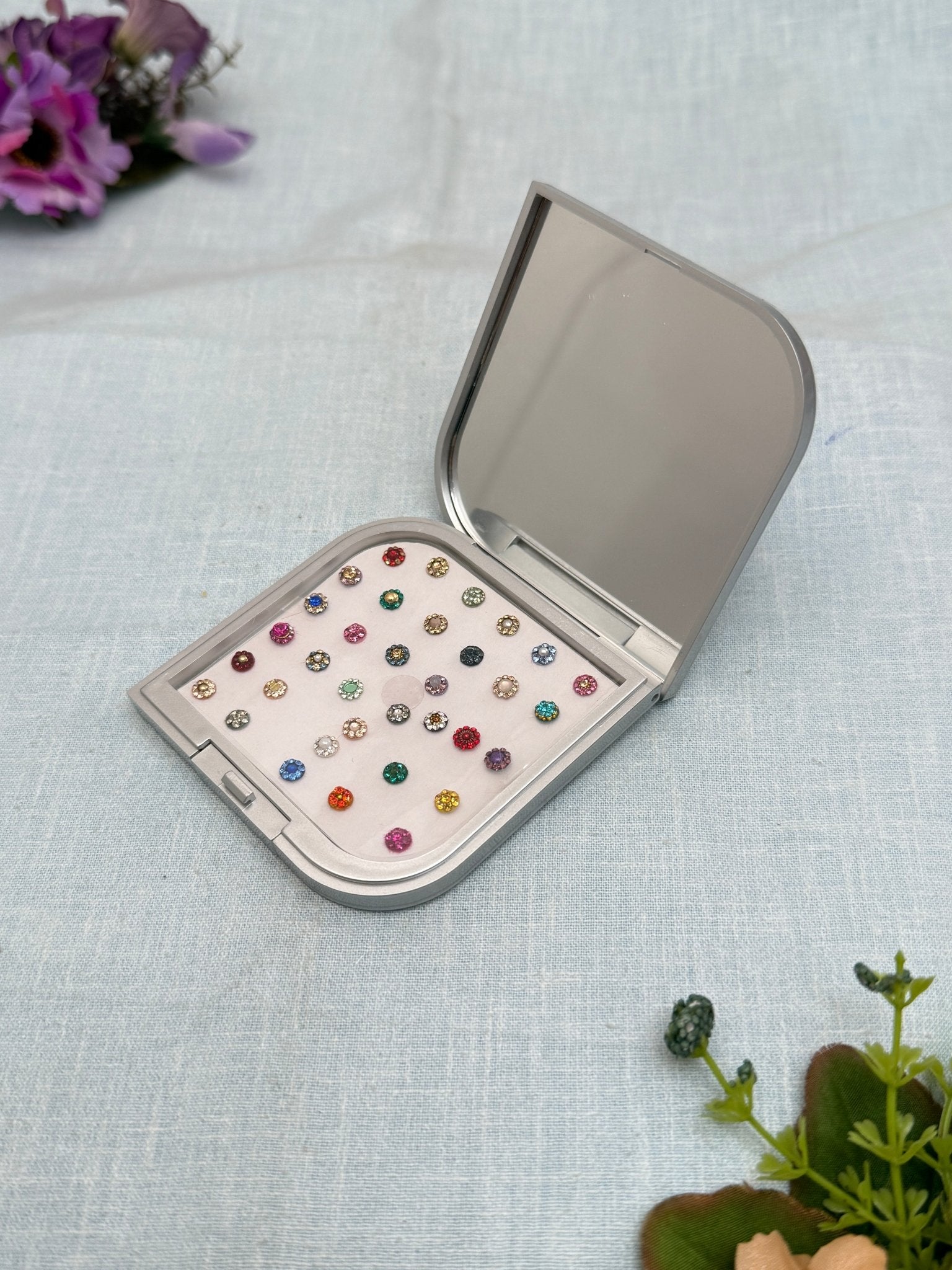 Luxurious Grand Bindi Box 305 - Mahilas