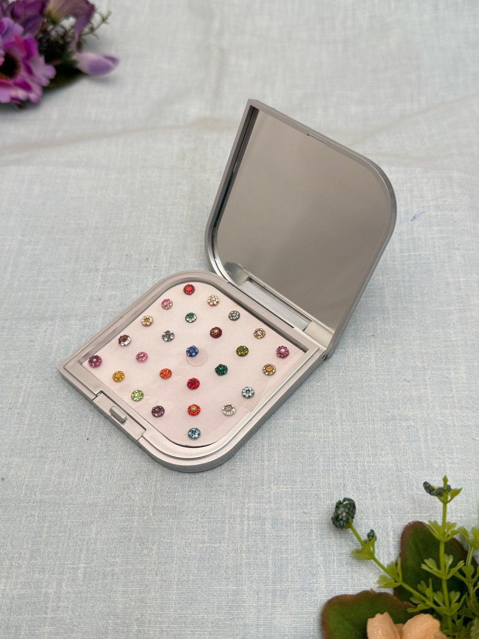 Luxurious Grand Bindi Box 309 - Mahilas