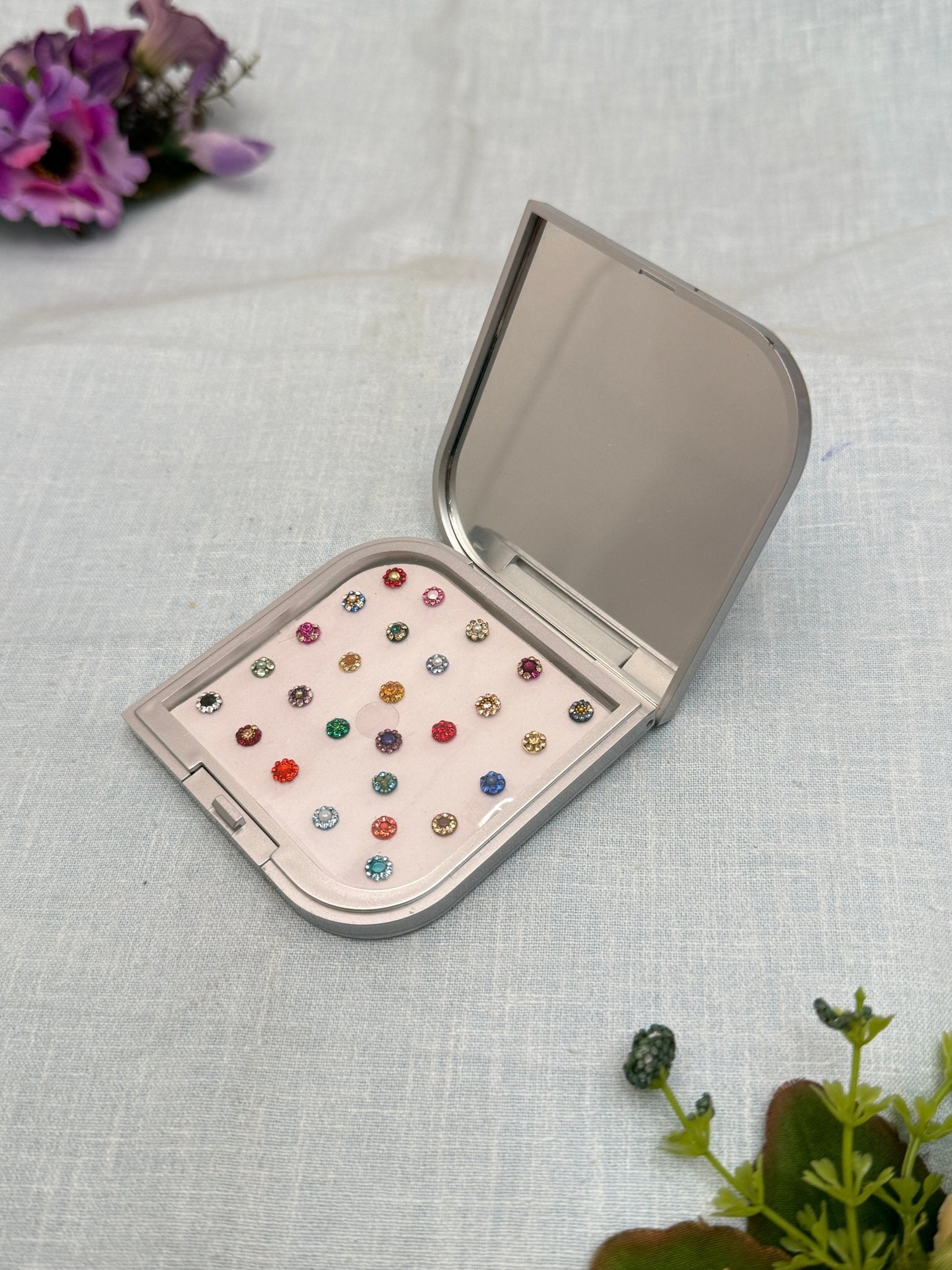 Luxurious Grand Bindi Box 314 - Mahilas